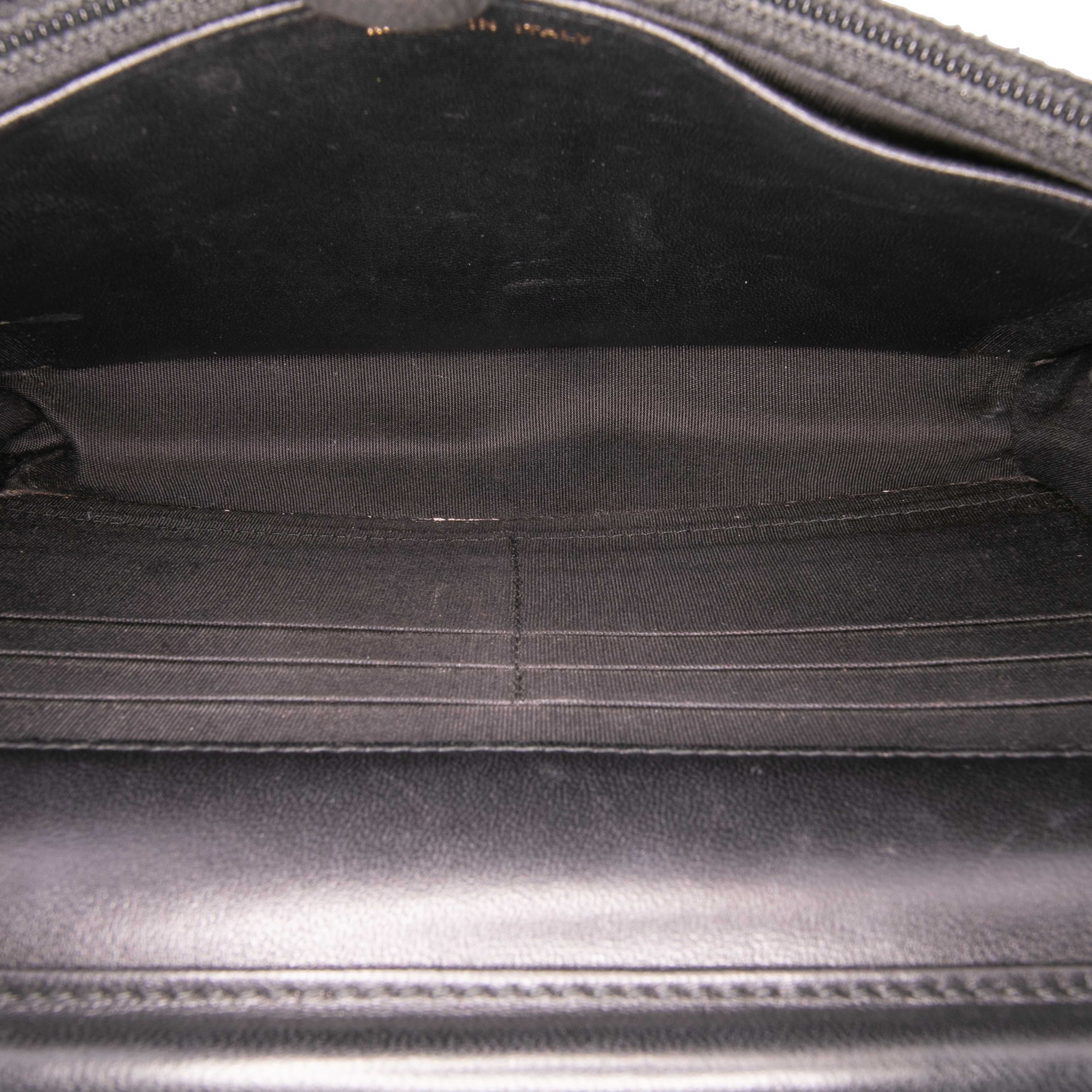 Chanel Cc Quilted Lambskin Wallet On Chain, från Luxclusif, i färgen black. Klicka för att öppna bilden i stort format