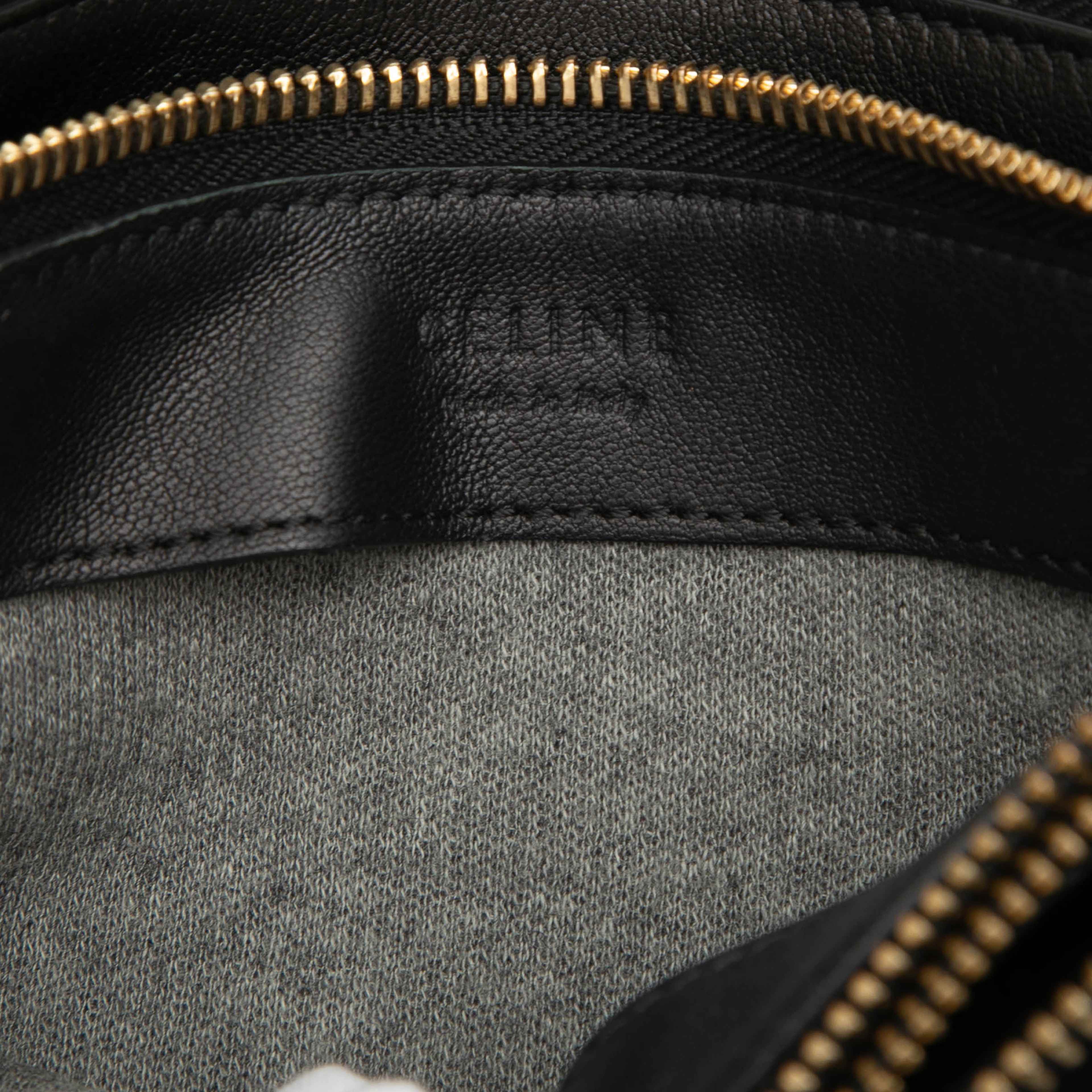 Celine Large Lambskin Trio Crossbody, från Luxclusif, i färgen black. Klicka för att öppna bilden i stort format