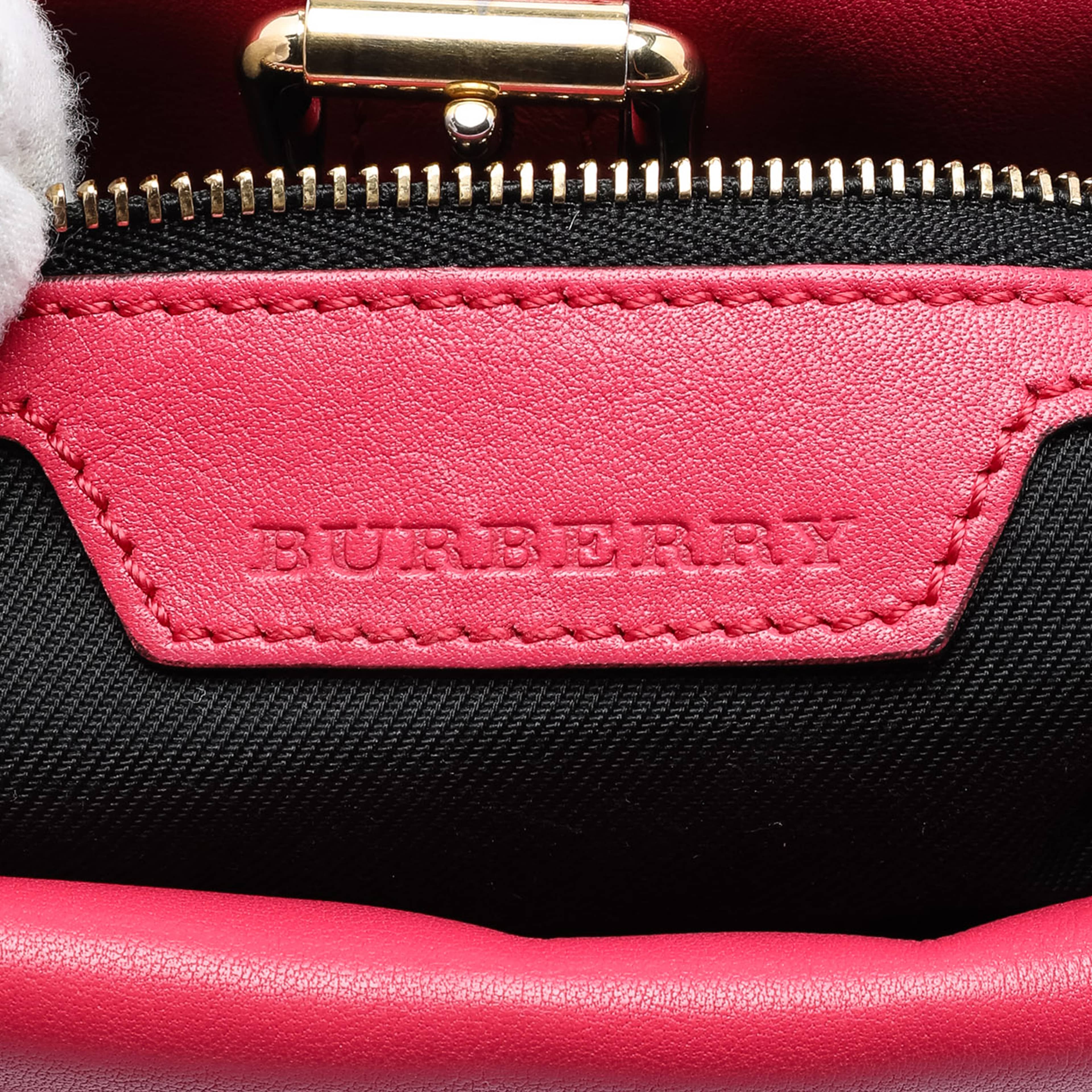 Burberry Haymarket Check Canvas Leah Crossbody, från Luxclusif, i färgen beige. Klicka för att öppna bilden i stort format