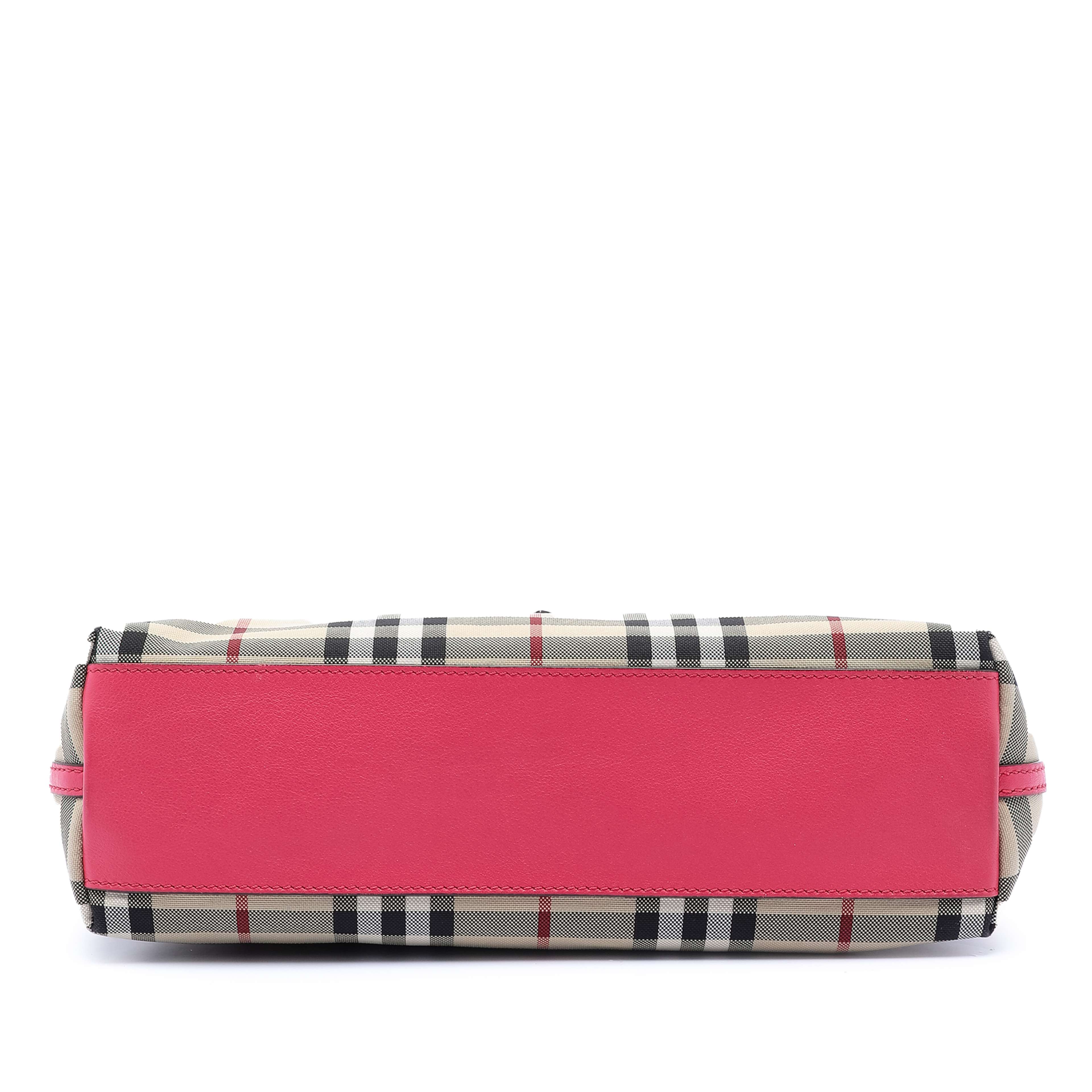 Burberry Haymarket Check Canvas Leah Crossbody, från Luxclusif, i färgen beige. Klicka för att öppna bilden i stort format