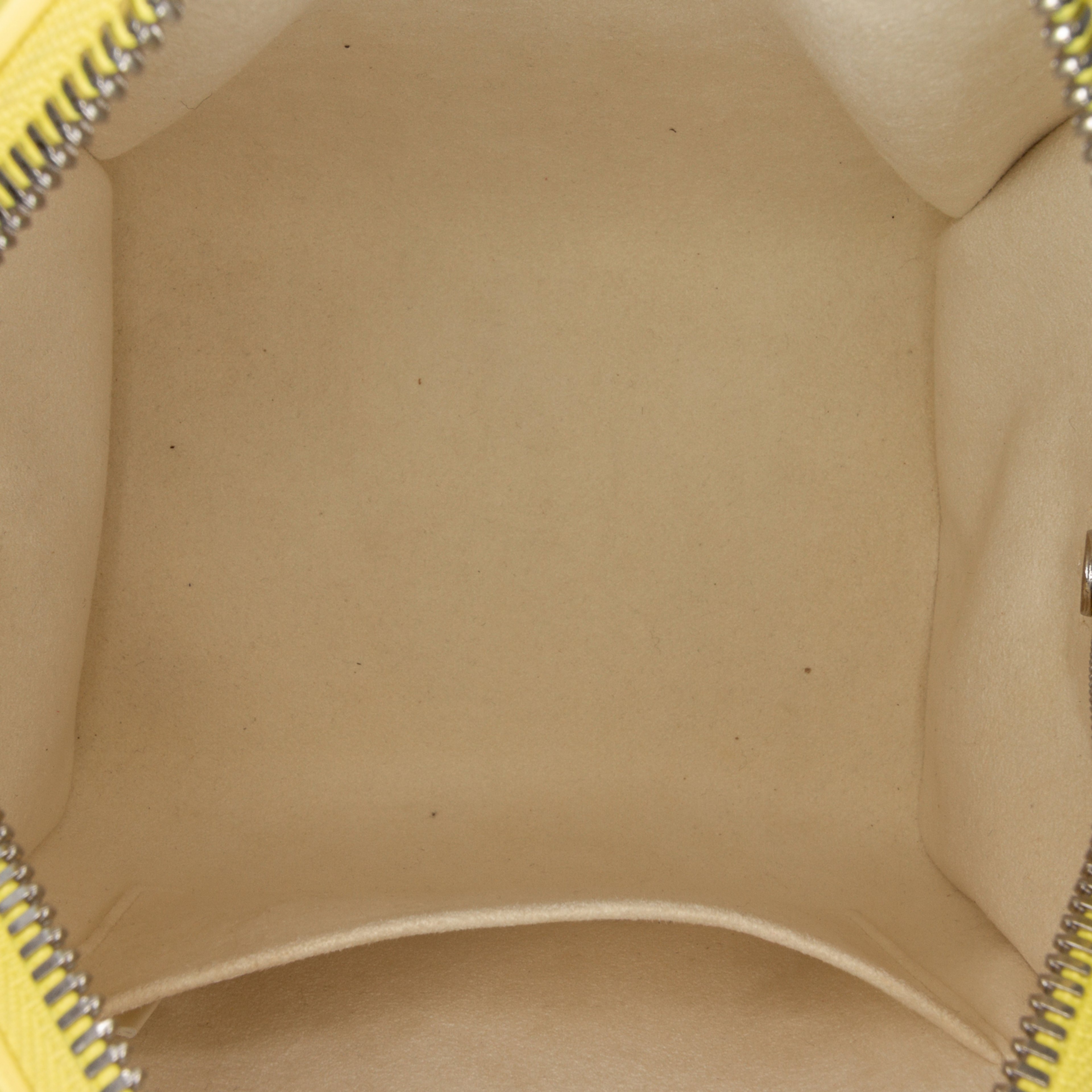 Louis Vuitton Damier Facette Speedy Cube Pm, från Luxclusif, i färgen yellow. Klicka för att öppna bilden i stort format