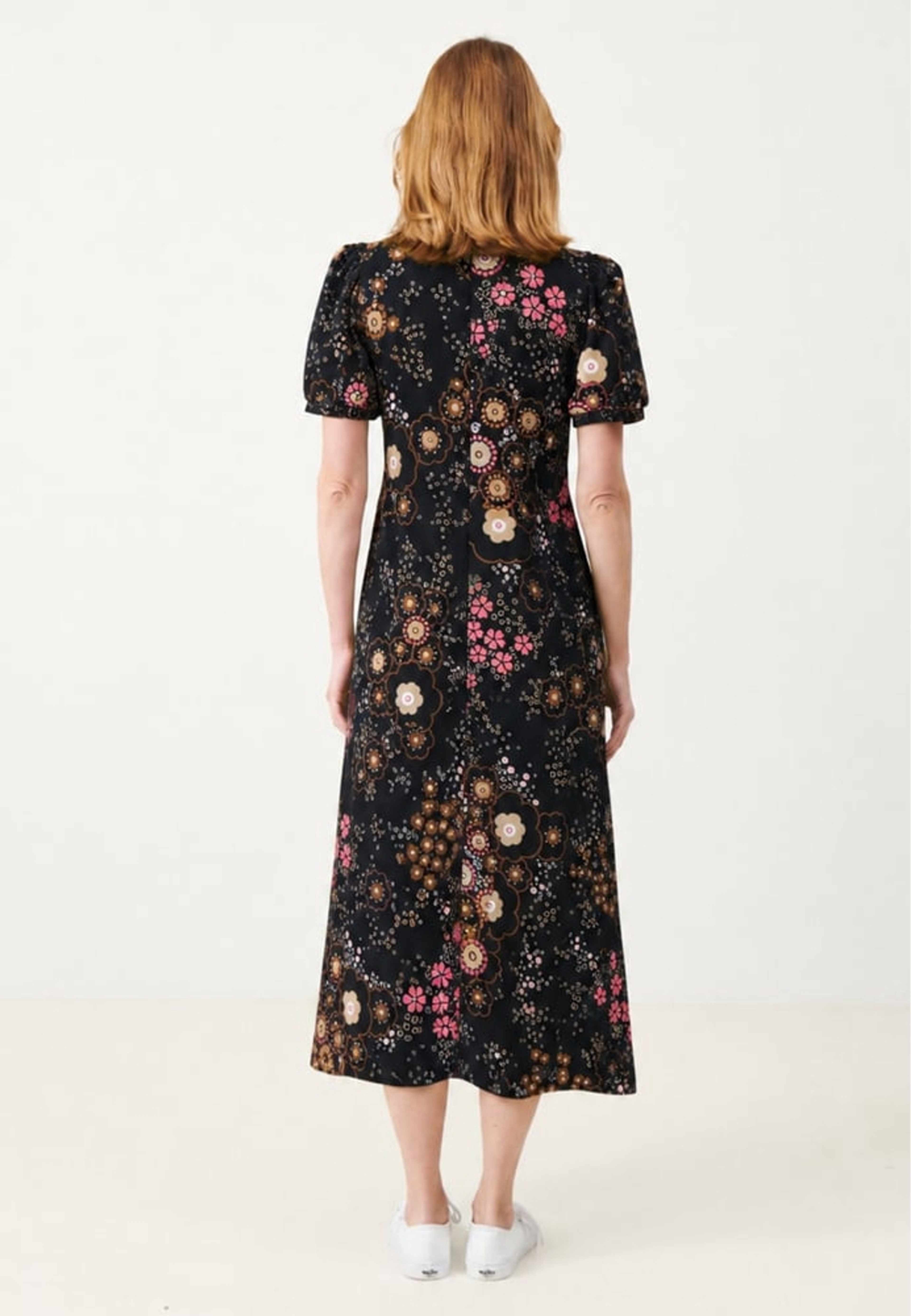 Philomena Dress, från Jumperfabriken, i färgen brown. Klicka för att öppna bilden i stort format