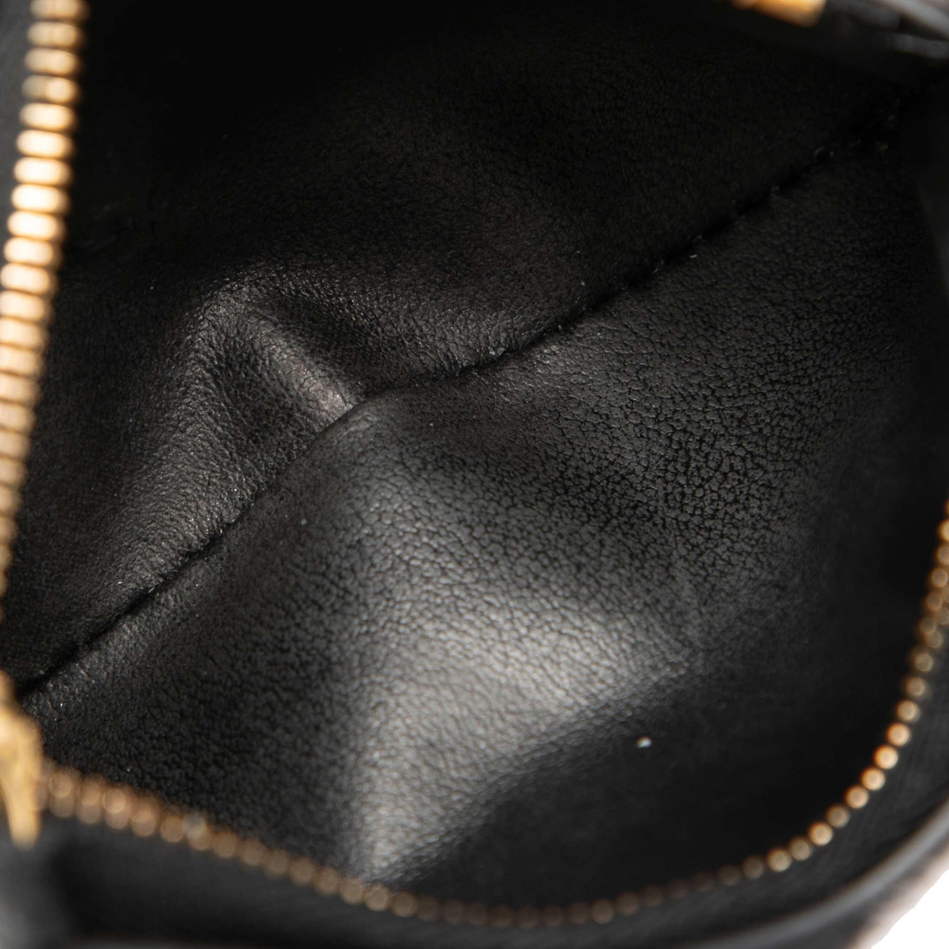 Louis Vuitton Monogram Empreinte Victorine Tri-fold Wallet, från Luxclusif, i färgen black. Klicka för att öppna bilden i stort format