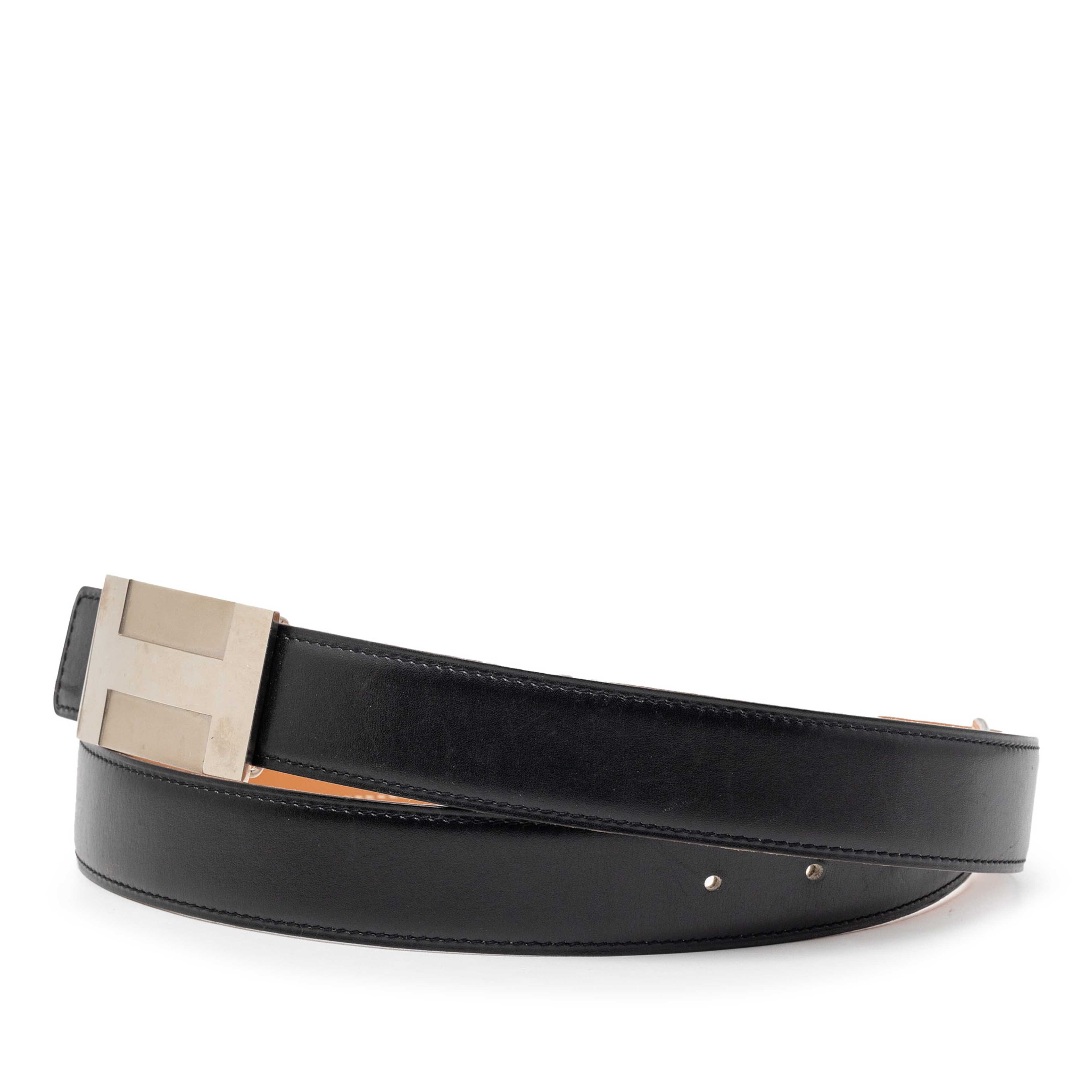 Hermès Box Calf H Plate Reversible Belt, från Luxclusif, i färgen black. Klicka för att öppna bilden i stort format