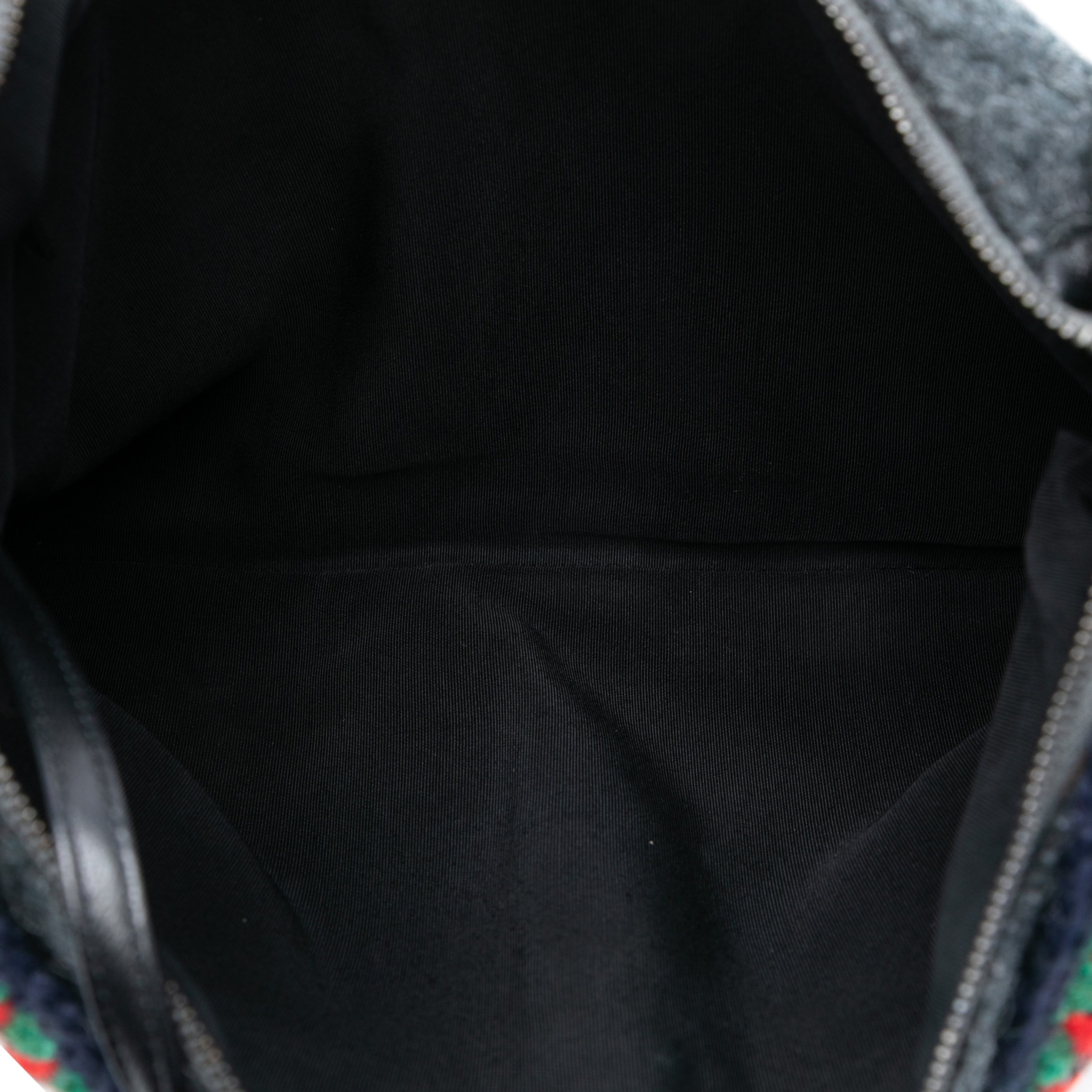 Chanel Quilted Wool And Lambskin Girl Bag, från Luxclusif, i färgen gray. Klicka för att öppna bilden i stort format