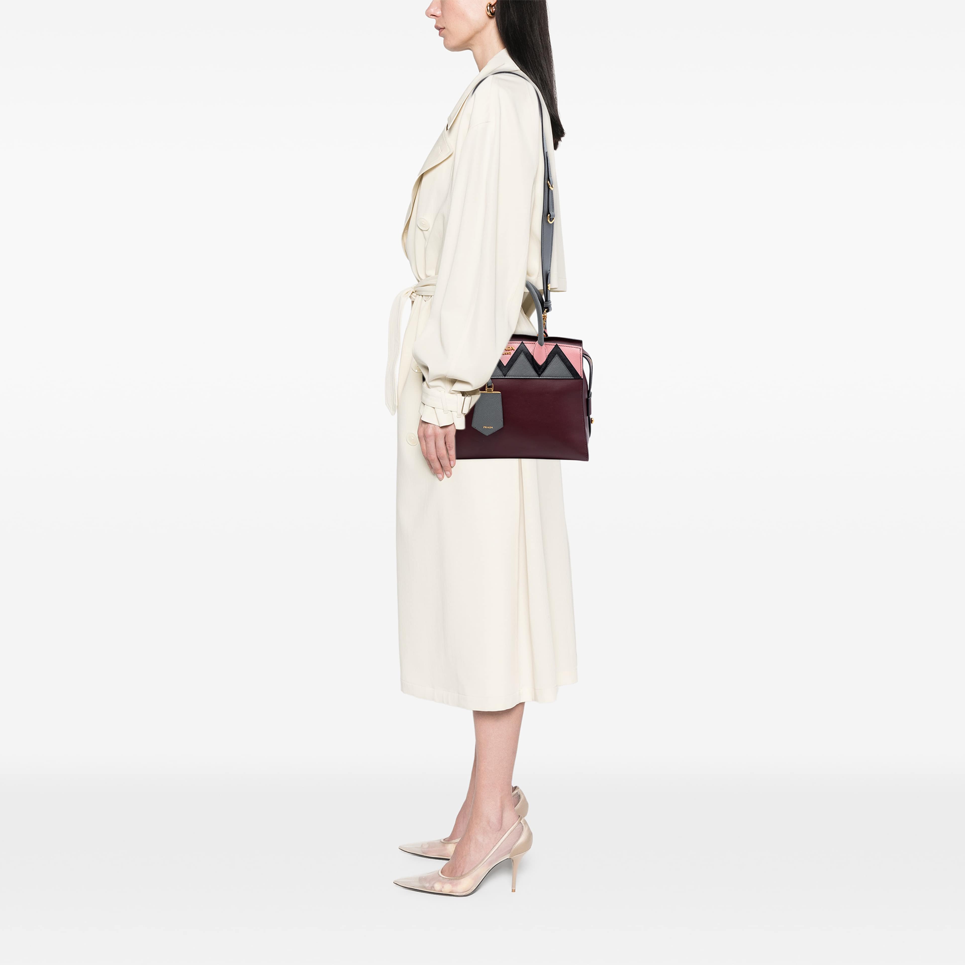Prada Medium Saffiano Trimmed City Calf Greca Esplanade Satchel, från Luxclusif, i färgen röd. Klicka för att öppna bilden i stort format