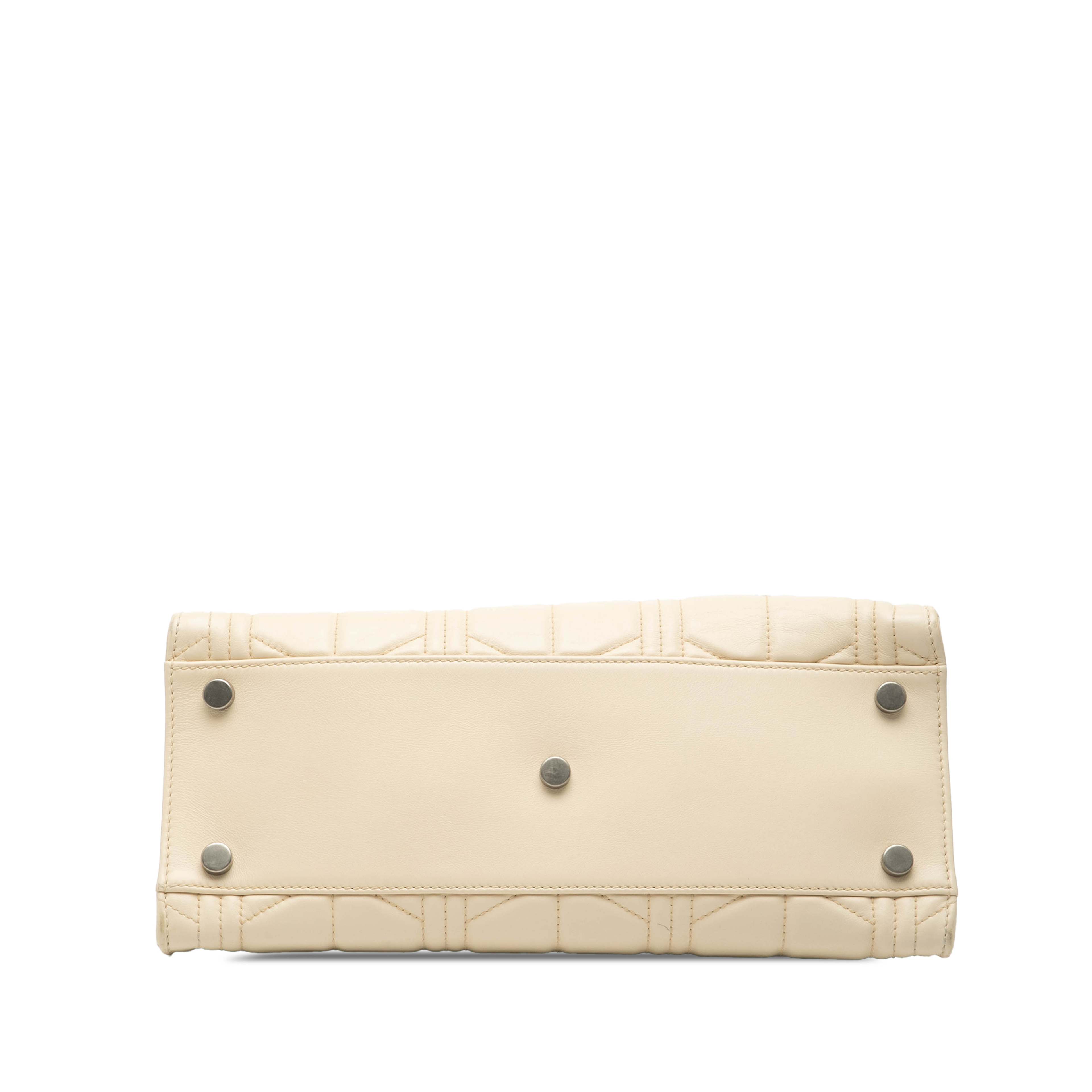 Gucci Quilted Leather Dionysus Web Satchel, från Luxclusif, i färgen ivory. Klicka för att öppna bilden i stort format