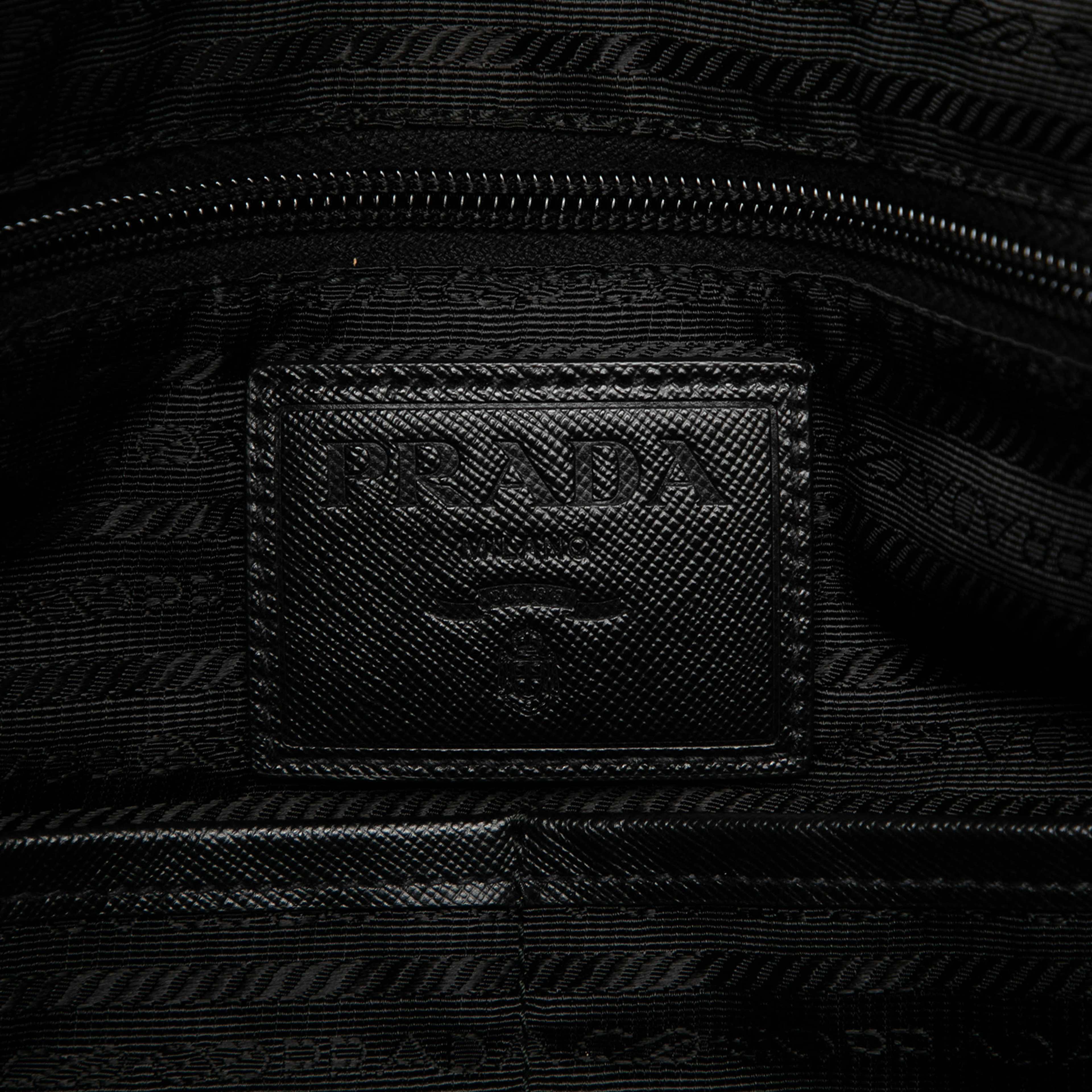 Prada Tessuto Camouflage Tote, från Luxclusif, i färgen gray. Klicka för att öppna bilden i stort format
