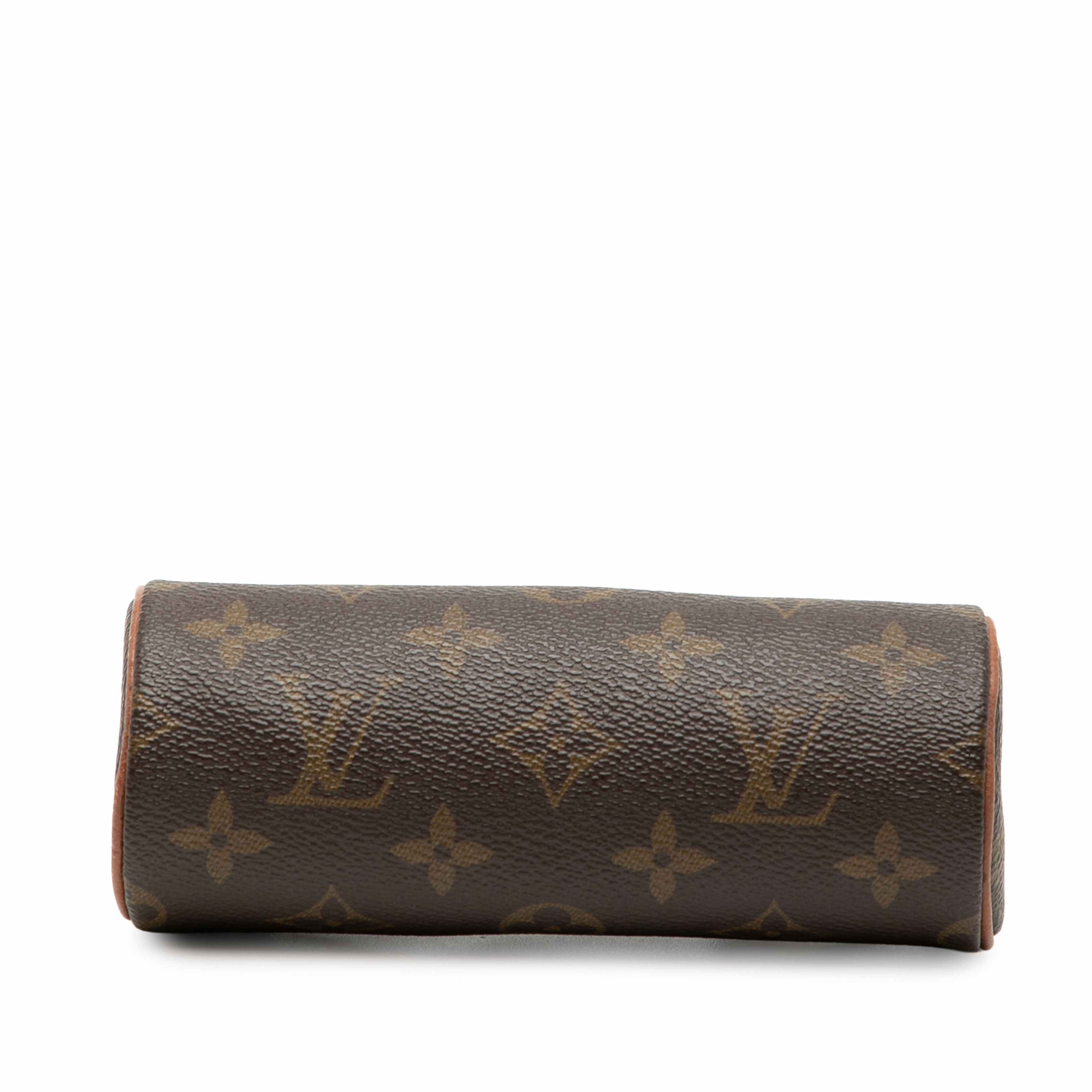 Louis Vuitton Monogram Papillon Pochette, från Luxclusif, i färgen brown. Klicka för att öppna bilden i stort format