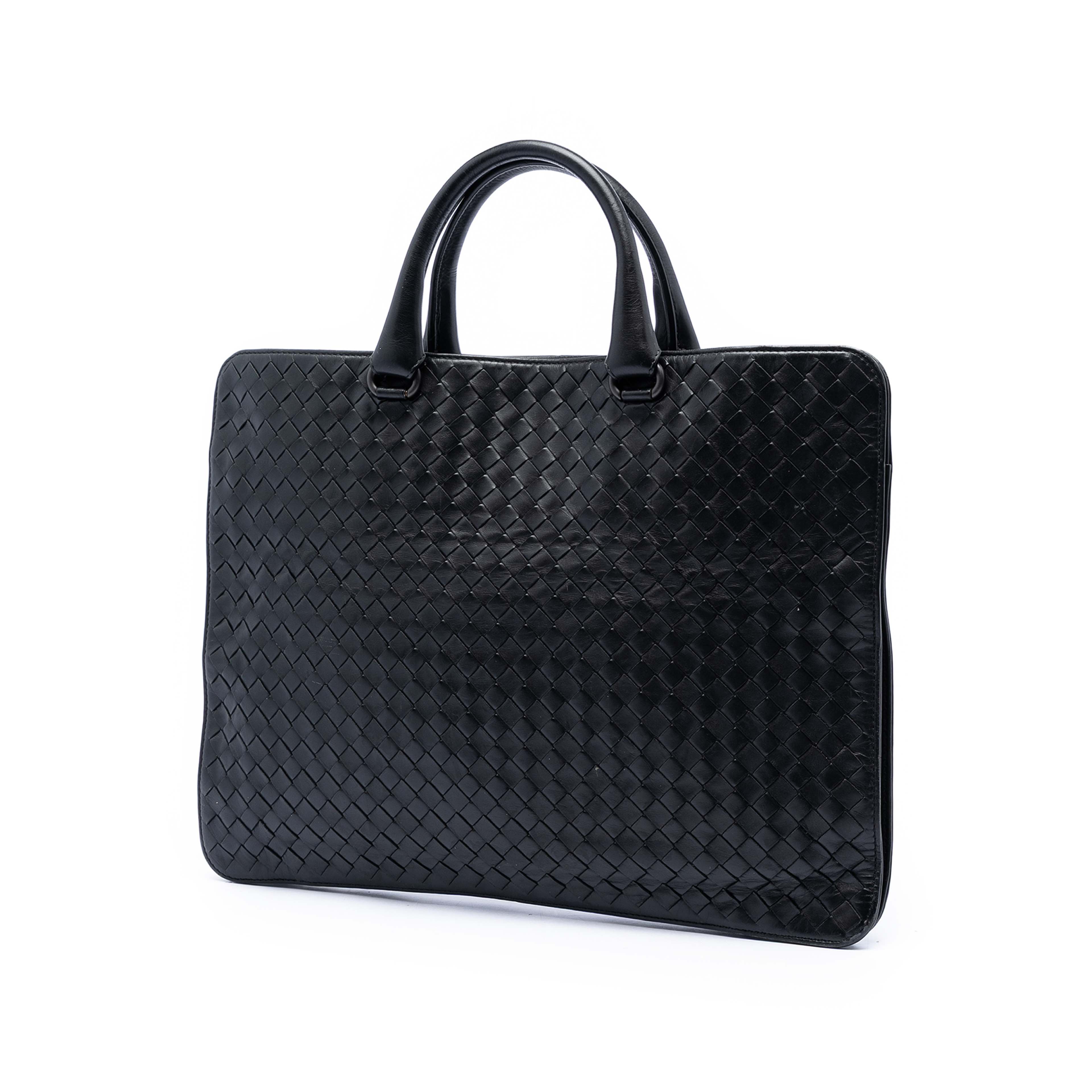 Bottega Veneta Nappa Intrecciato Business Bag, från Luxclusif, i färgen svart. Klicka för att öppna bilden i stort format