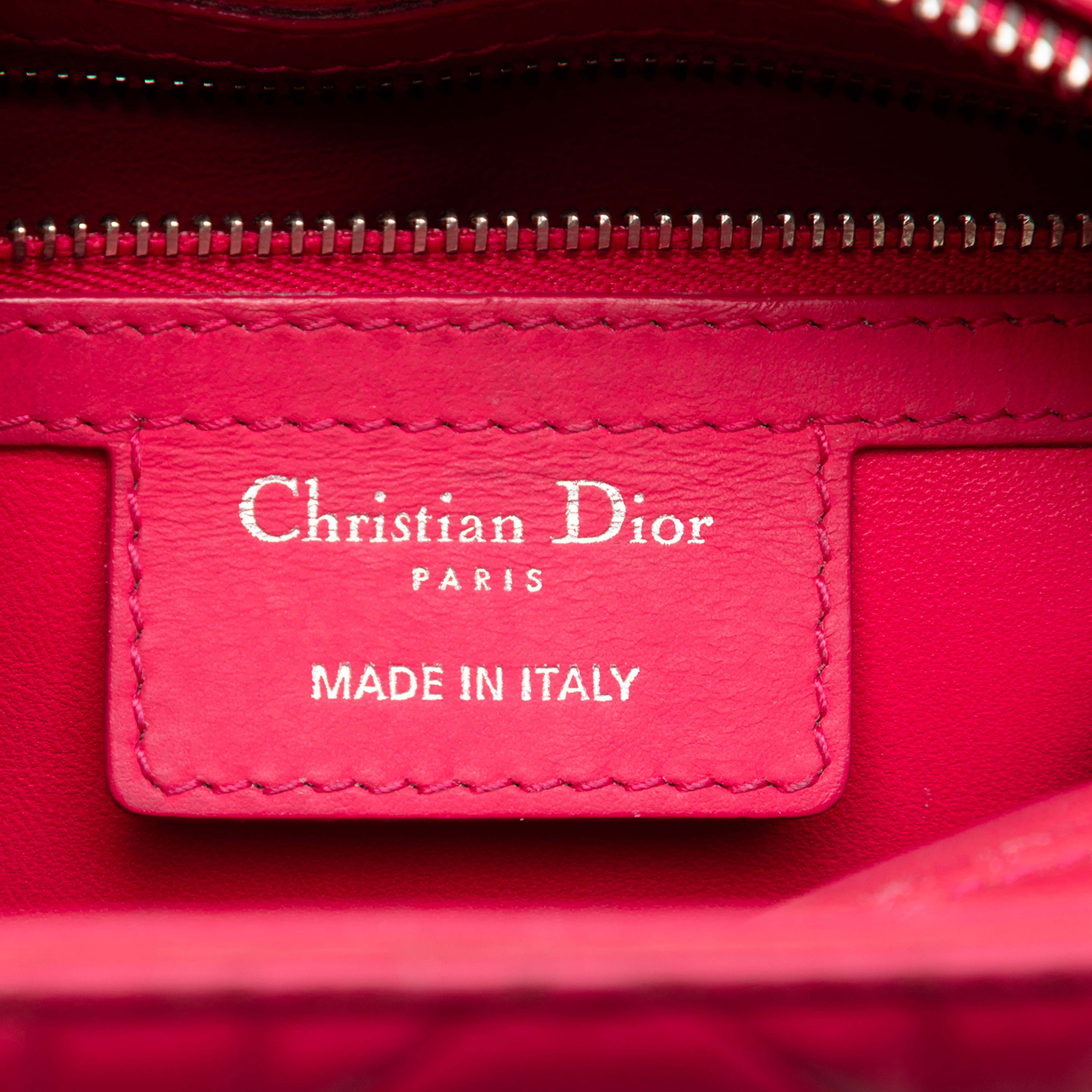 Dior Medium Ultra Matte Calfskin Cannage Embossed Lady Dior, från Luxclusif, i färgen pink. Klicka för att öppna bilden i stort format