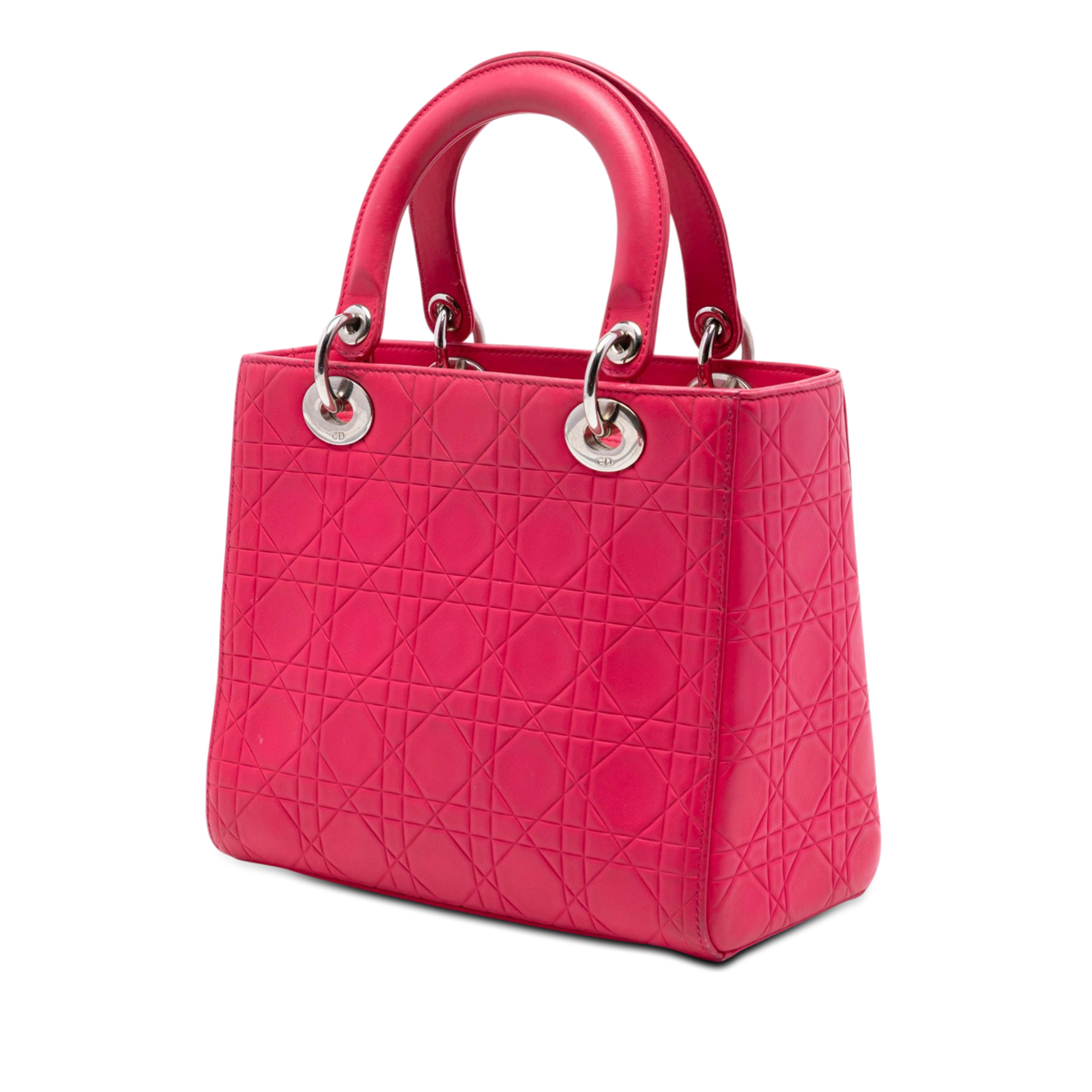 Dior Medium Ultra Matte Calfskin Cannage Embossed Lady Dior, från Luxclusif, i färgen rosa. Klicka för att öppna bilden i stort format