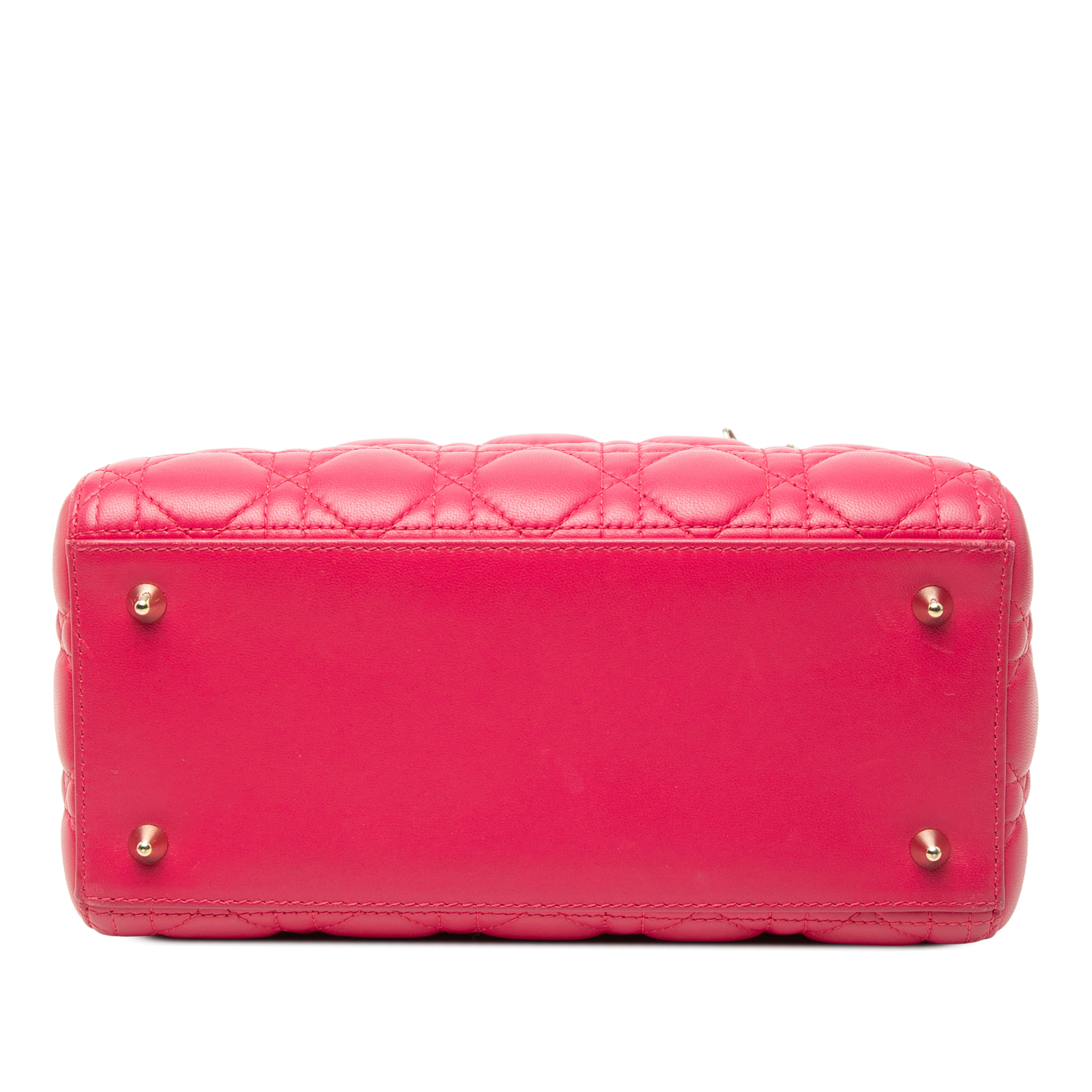 Dior Medium Lambskin Cannage Lady Dior, från Luxclusif, i färgen rosa. Klicka för att öppna bilden i stort format