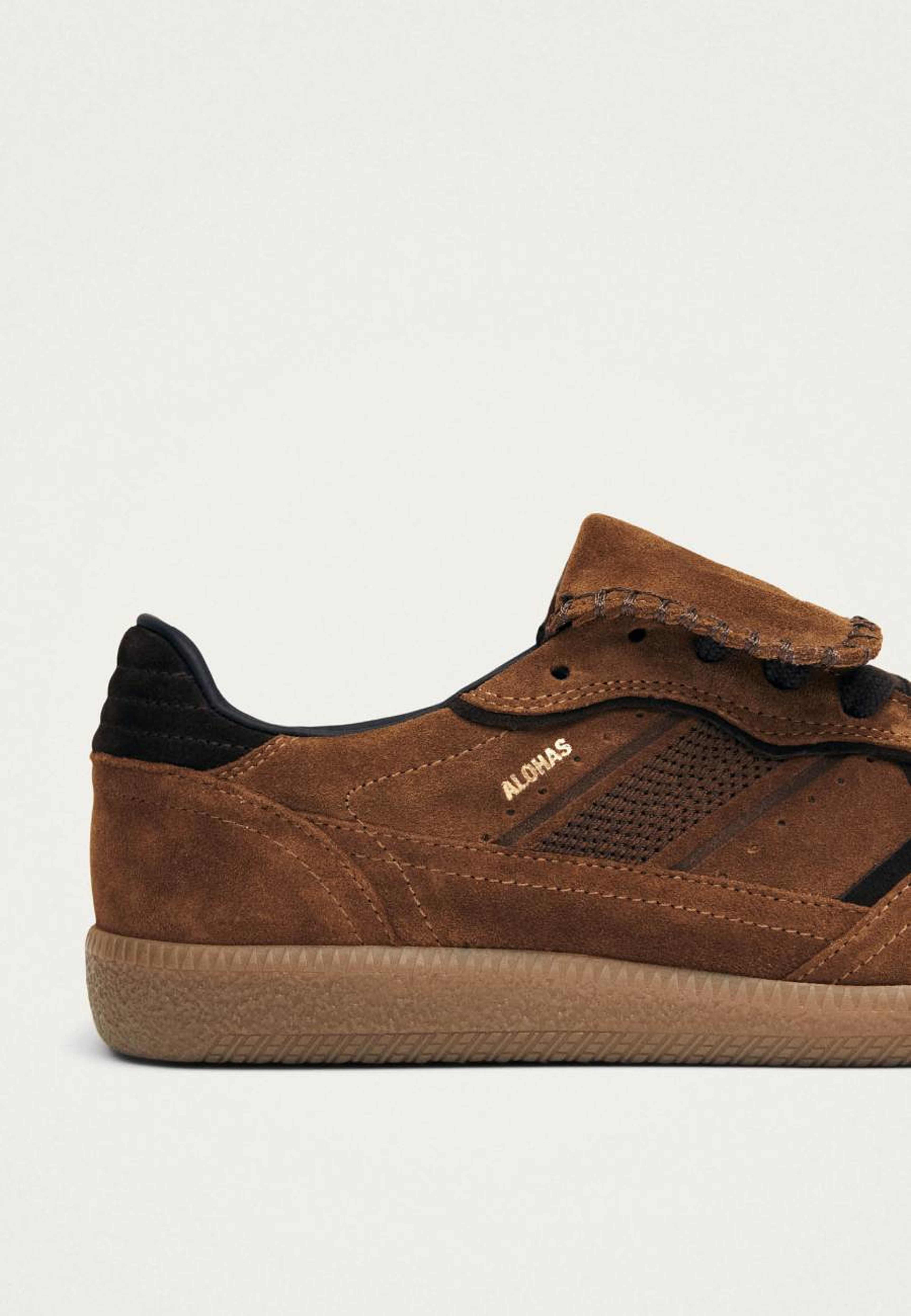 Tb.490 Club Suede Brown Leather Sneakers, från Alohas, i färgen brown. Klicka för att öppna bilden i stort format