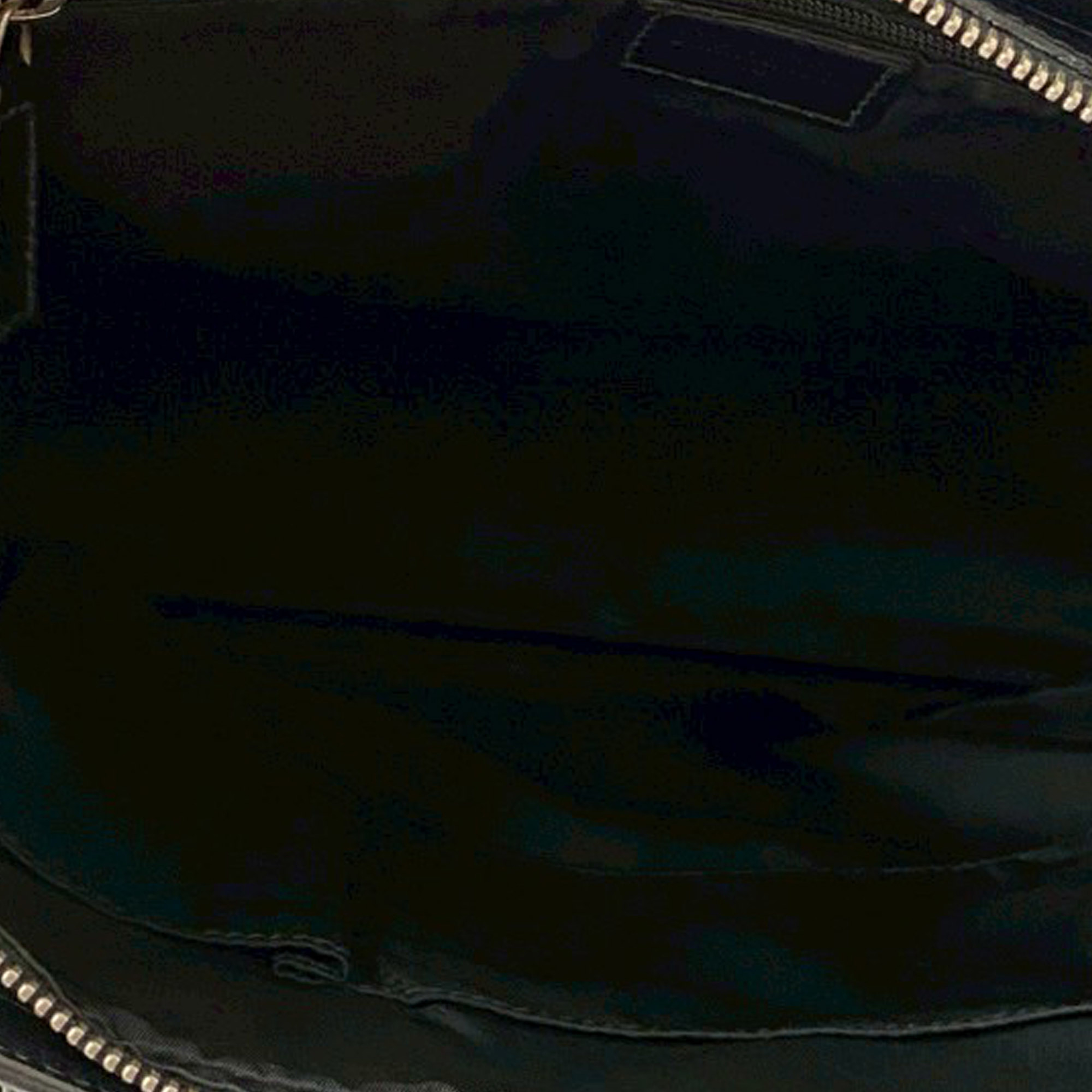 Dior Diorissimo Trotter Canvas Zip Tote, från Luxclusif, i färgen black. Klicka för att öppna bilden i stort format