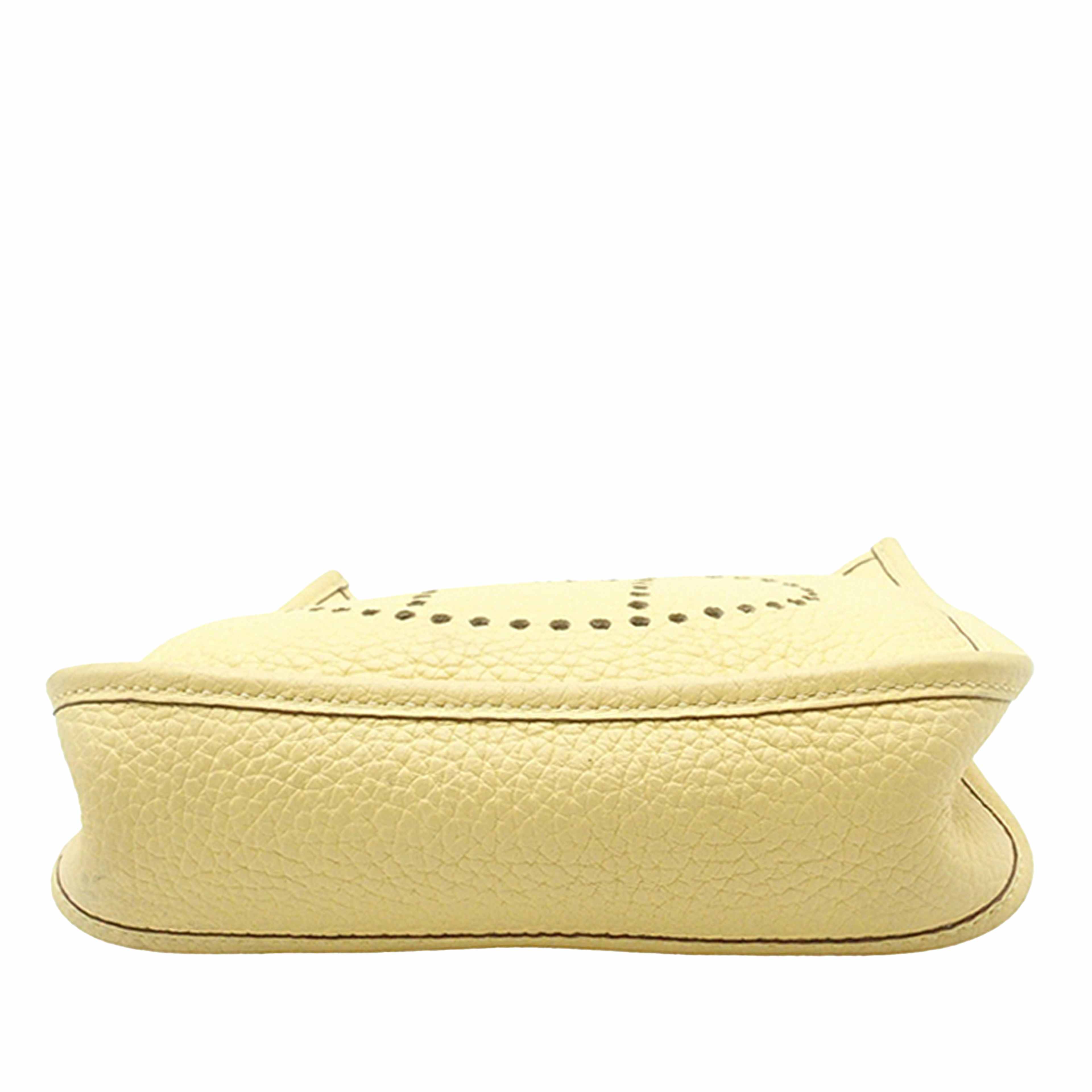 Hermès Clemence Evelyne Tpm, från Luxclusif, i färgen light yellow. Klicka för att öppna bilden i stort format