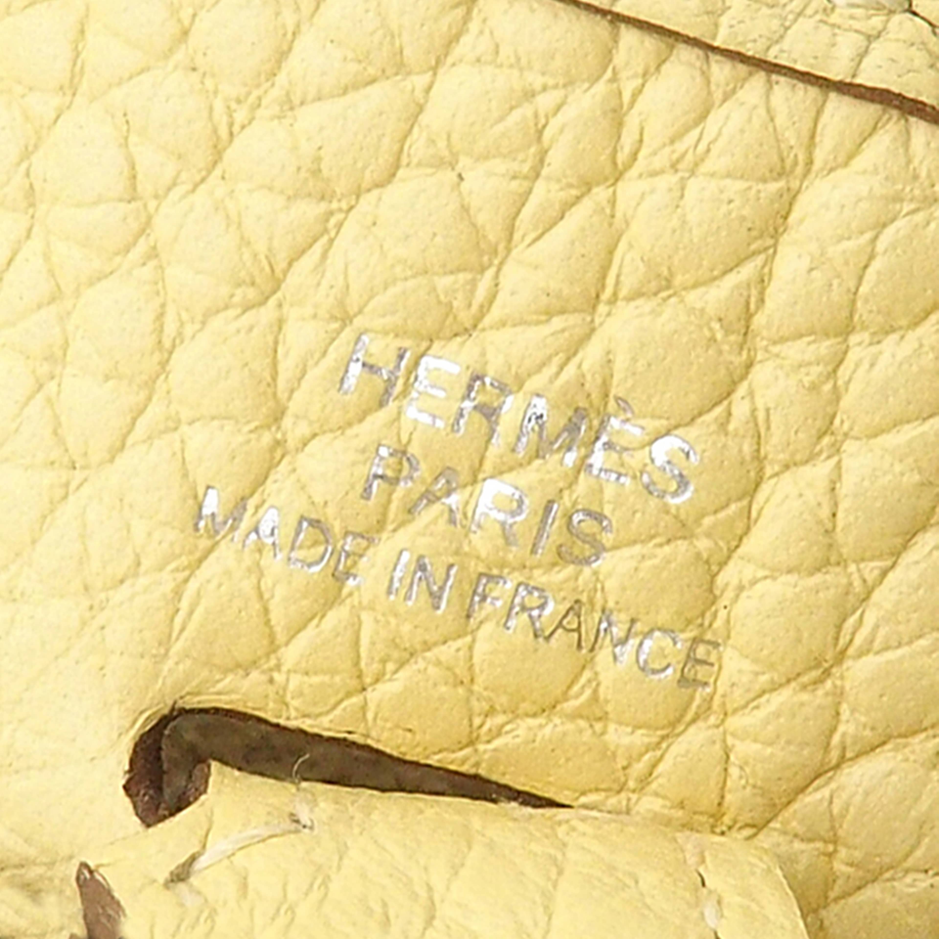 Hermès Clemence Evelyne Tpm, från Luxclusif, i färgen light yellow. Klicka för att öppna bilden i stort format