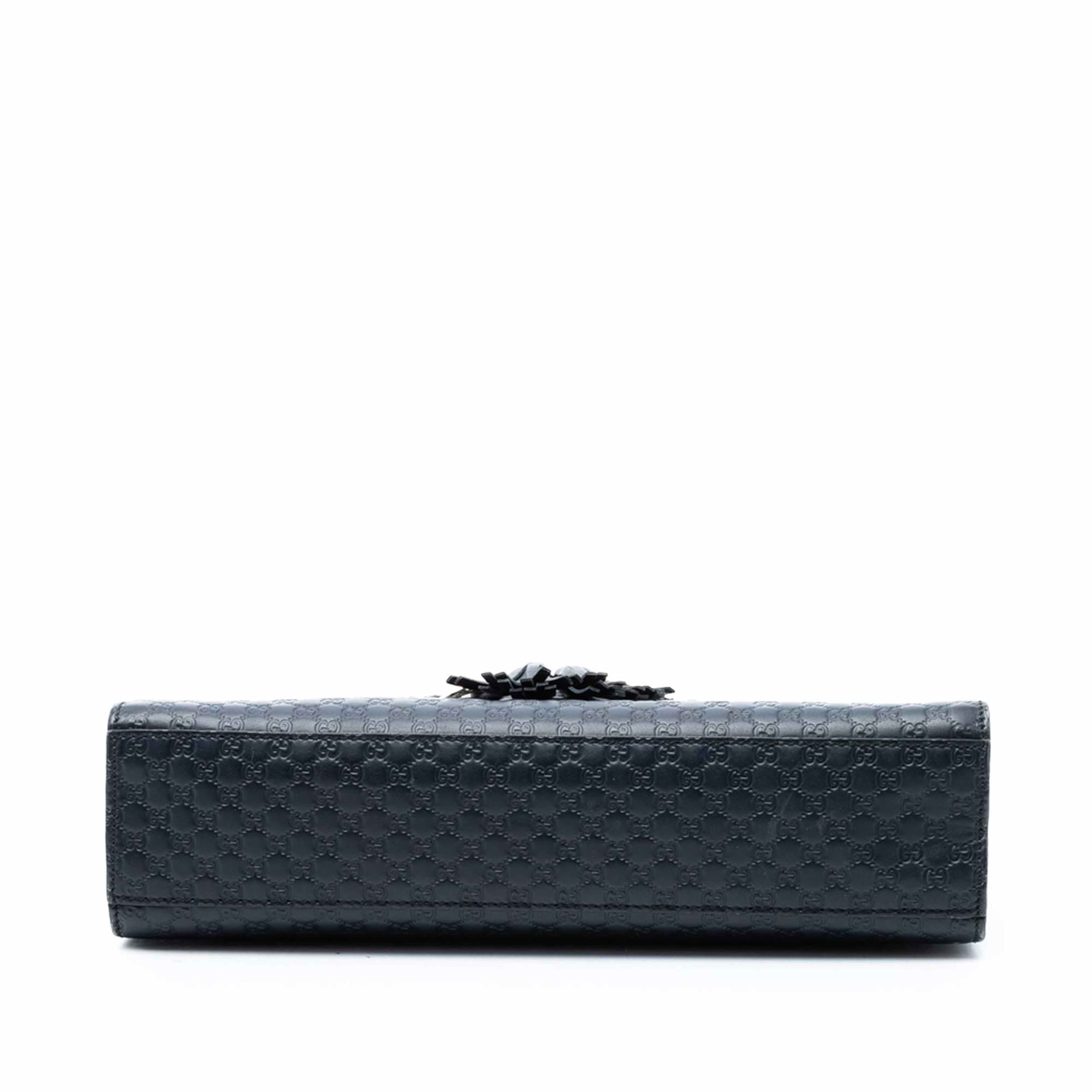 Gucci Medium Microguccissima Emily Shoulder Bag, från Luxclusif, i färgen navy. Klicka för att öppna bilden i stort format