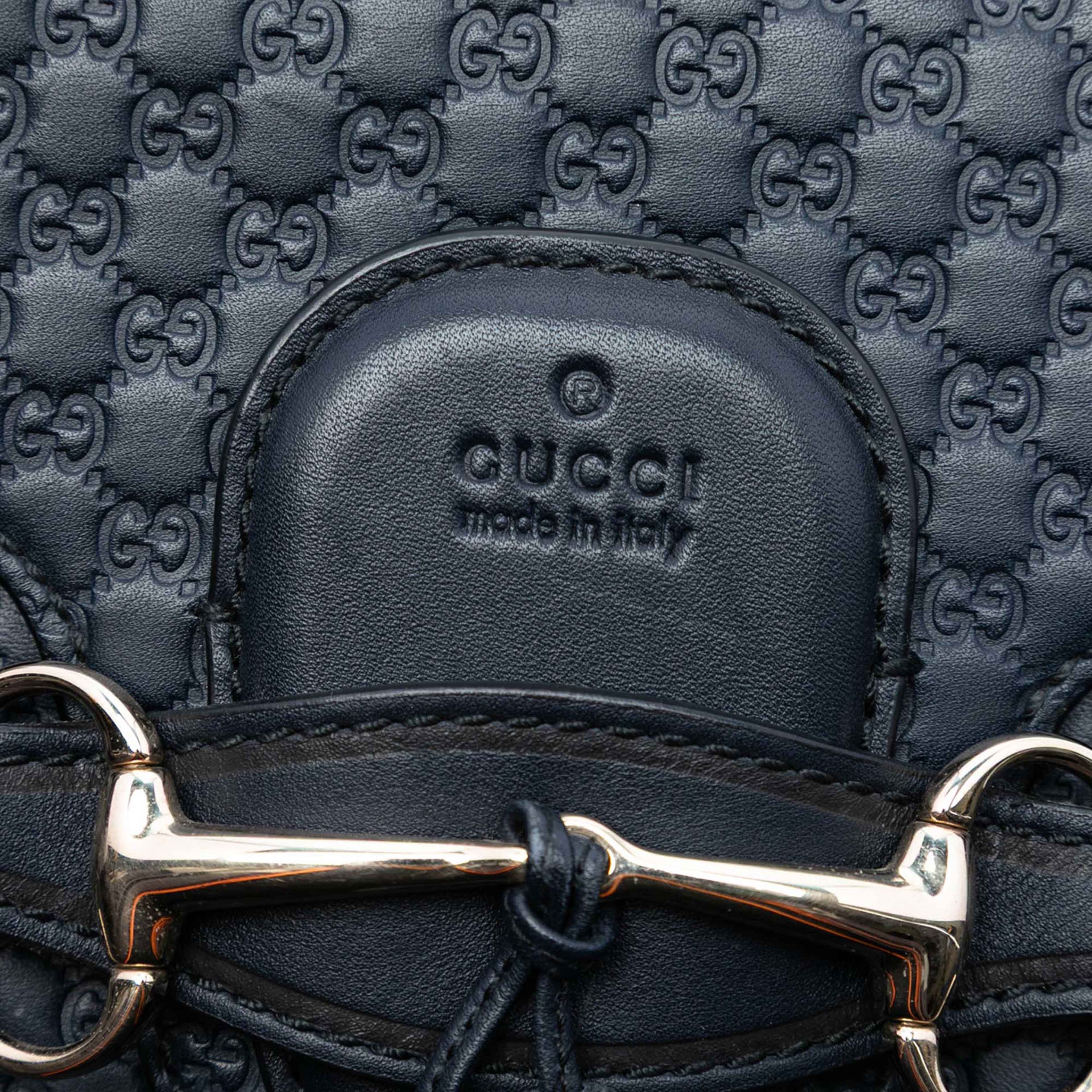 Gucci Medium Microguccissima Emily Shoulder Bag, från Luxclusif, i färgen navy. Klicka för att öppna bilden i stort format