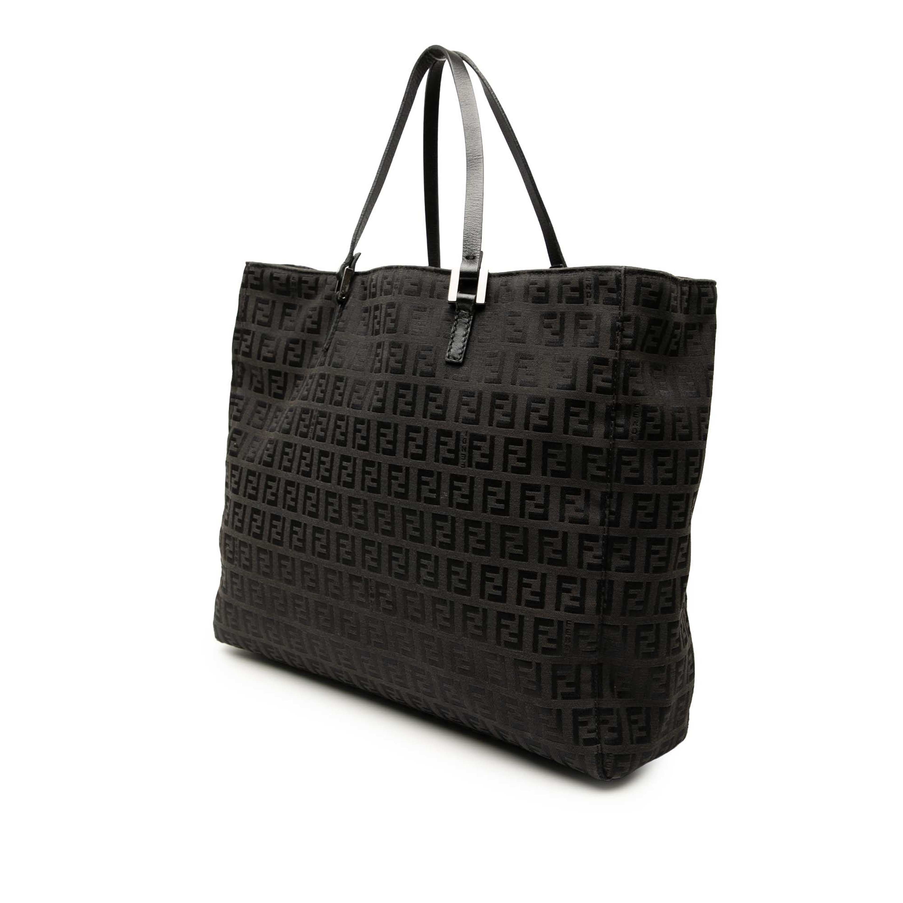 Fendi Zucchino Canvas Tote, från Luxclusif, i färgen black. Klicka för att öppna bilden i stort format
