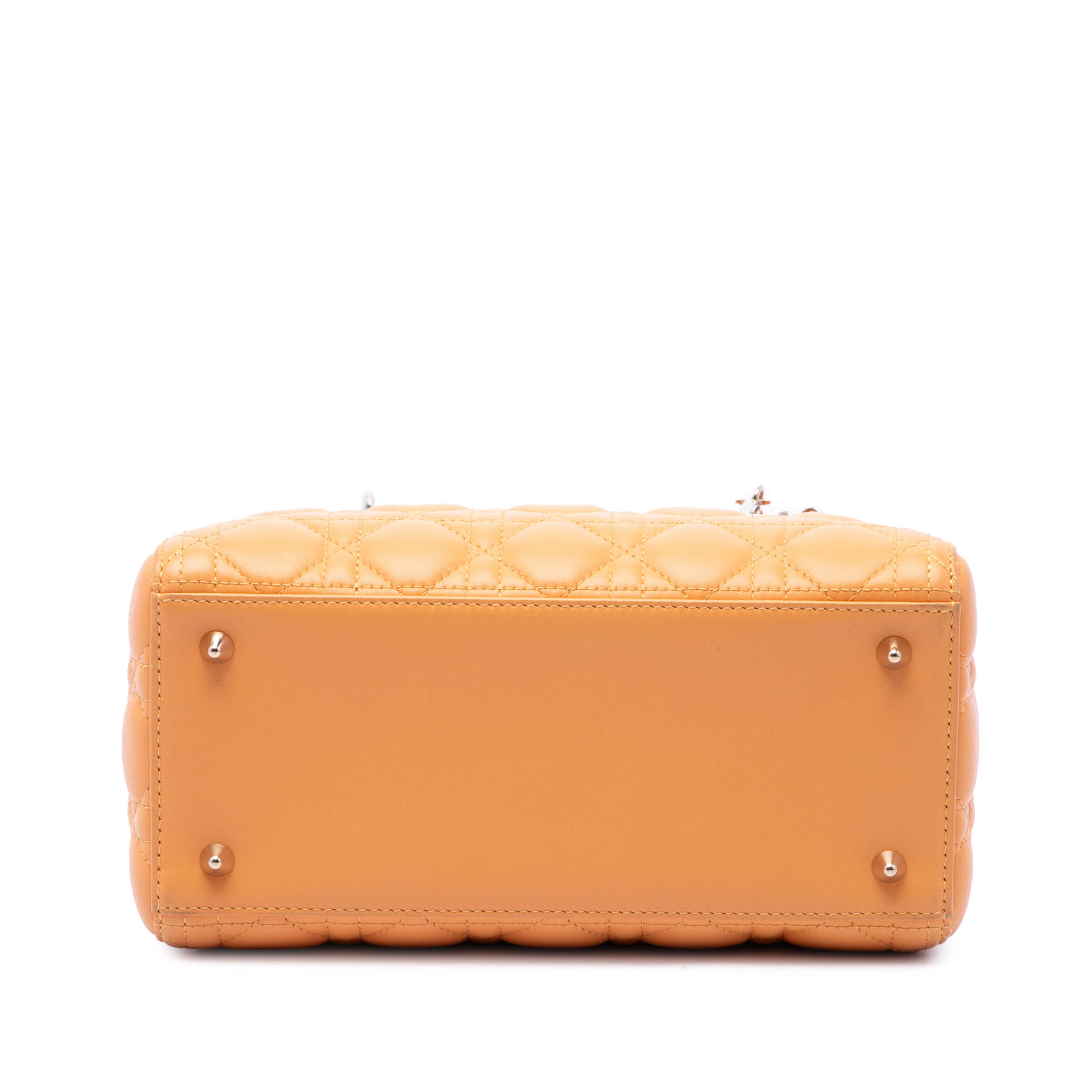 Dior Medium Lambskin Cannage Lady Dior, från Luxclusif, i färgen orange. Klicka för att öppna bilden i stort format
