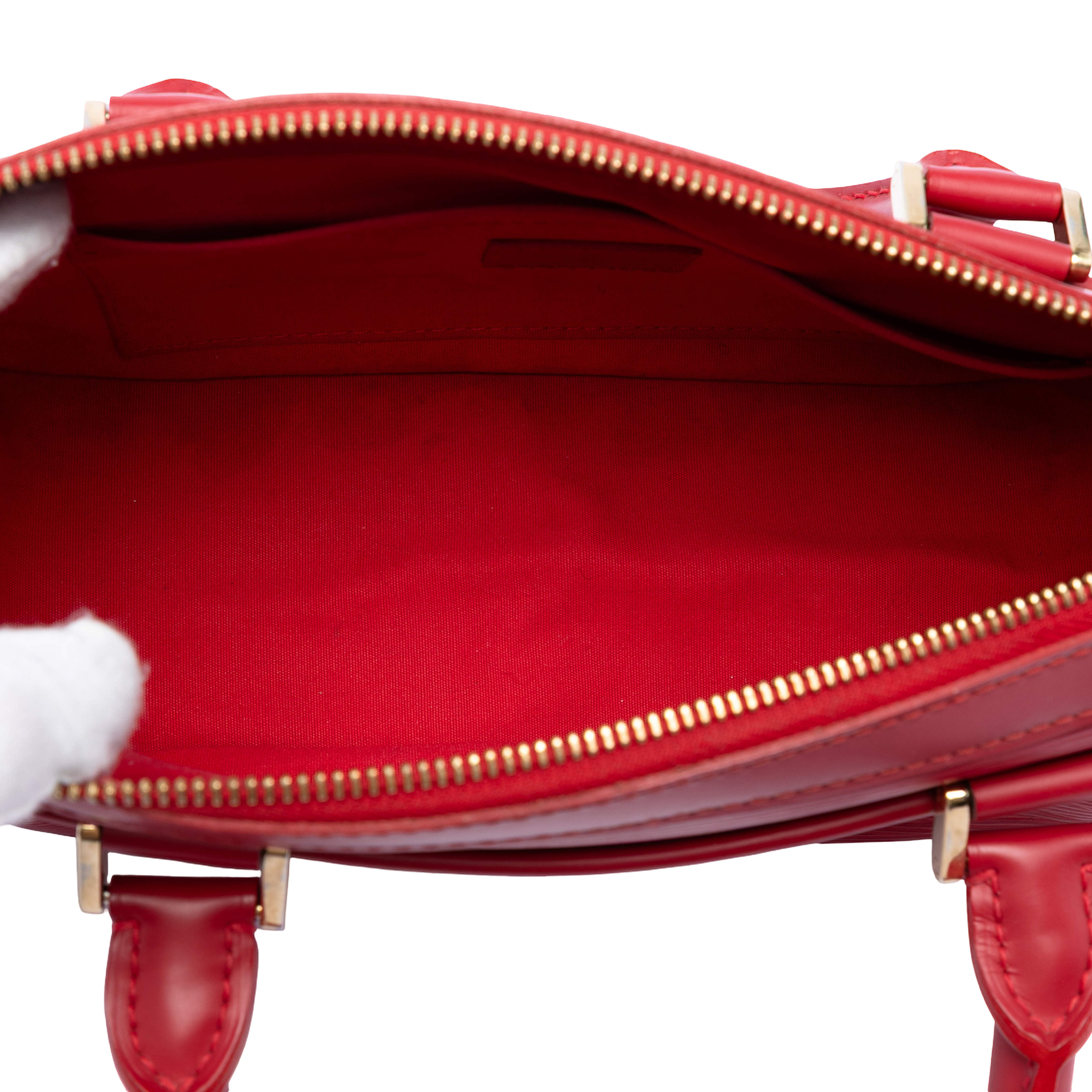 Louis Vuitton Epi Dhanura Pm, från Luxclusif, i färgen red. Klicka för att öppna bilden i stort format