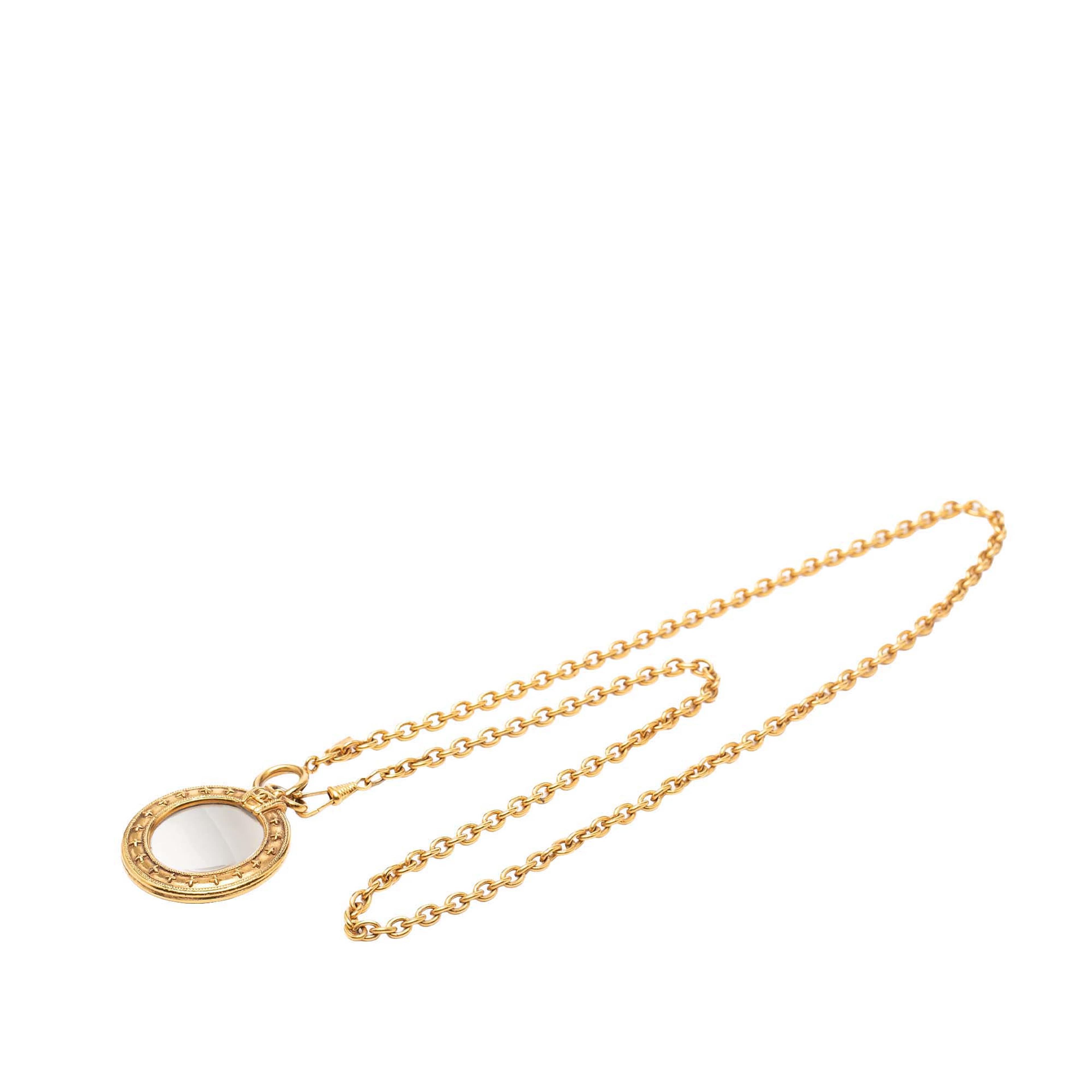Chanel Gold Plated Magnifying Glass Pendant Long Necklace, från Luxclusif, i färgen gold. Klicka för att öppna bilden i stort format