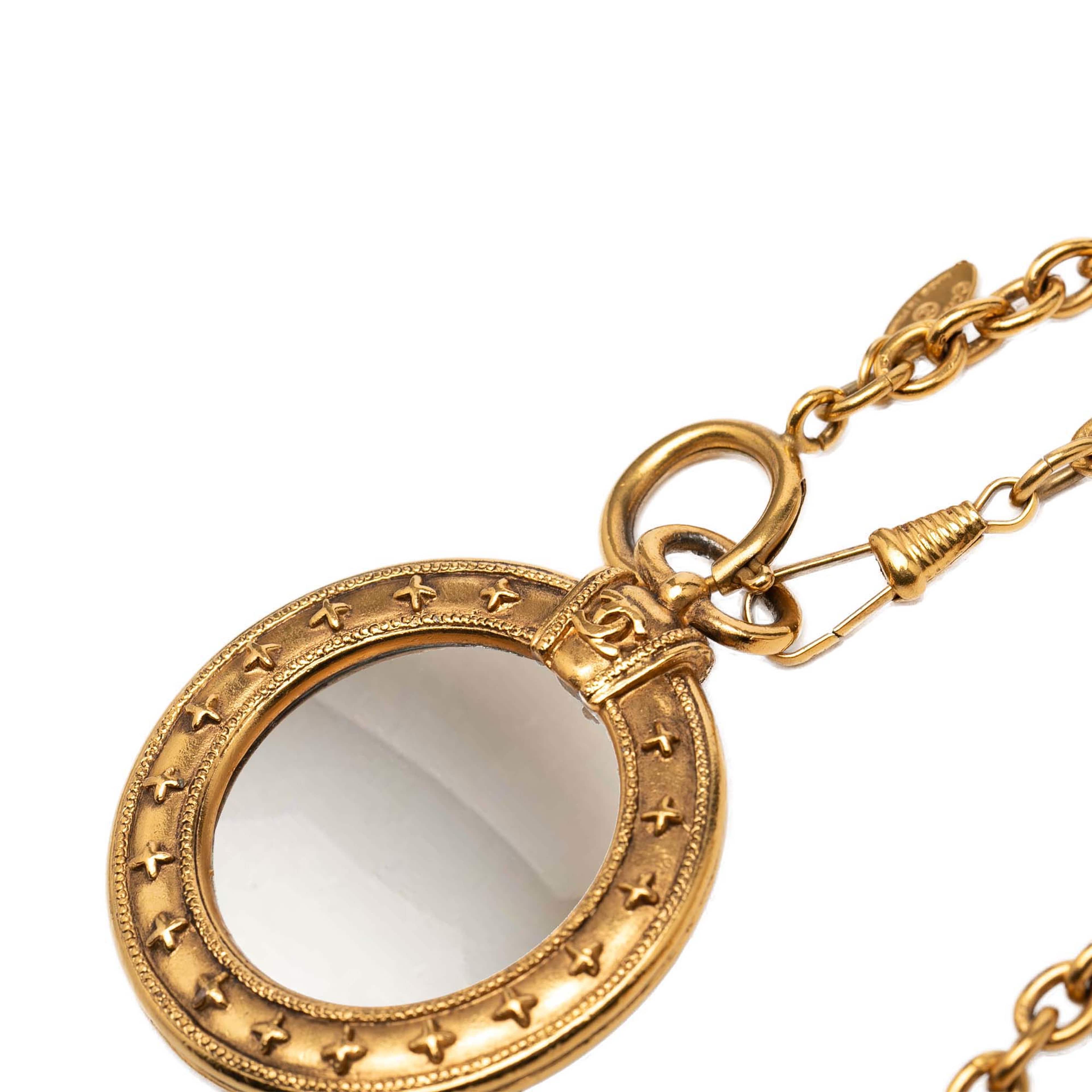 Chanel Gold Plated Magnifying Glass Pendant Long Necklace, från Luxclusif, i färgen gold. Klicka för att öppna bilden i stort format