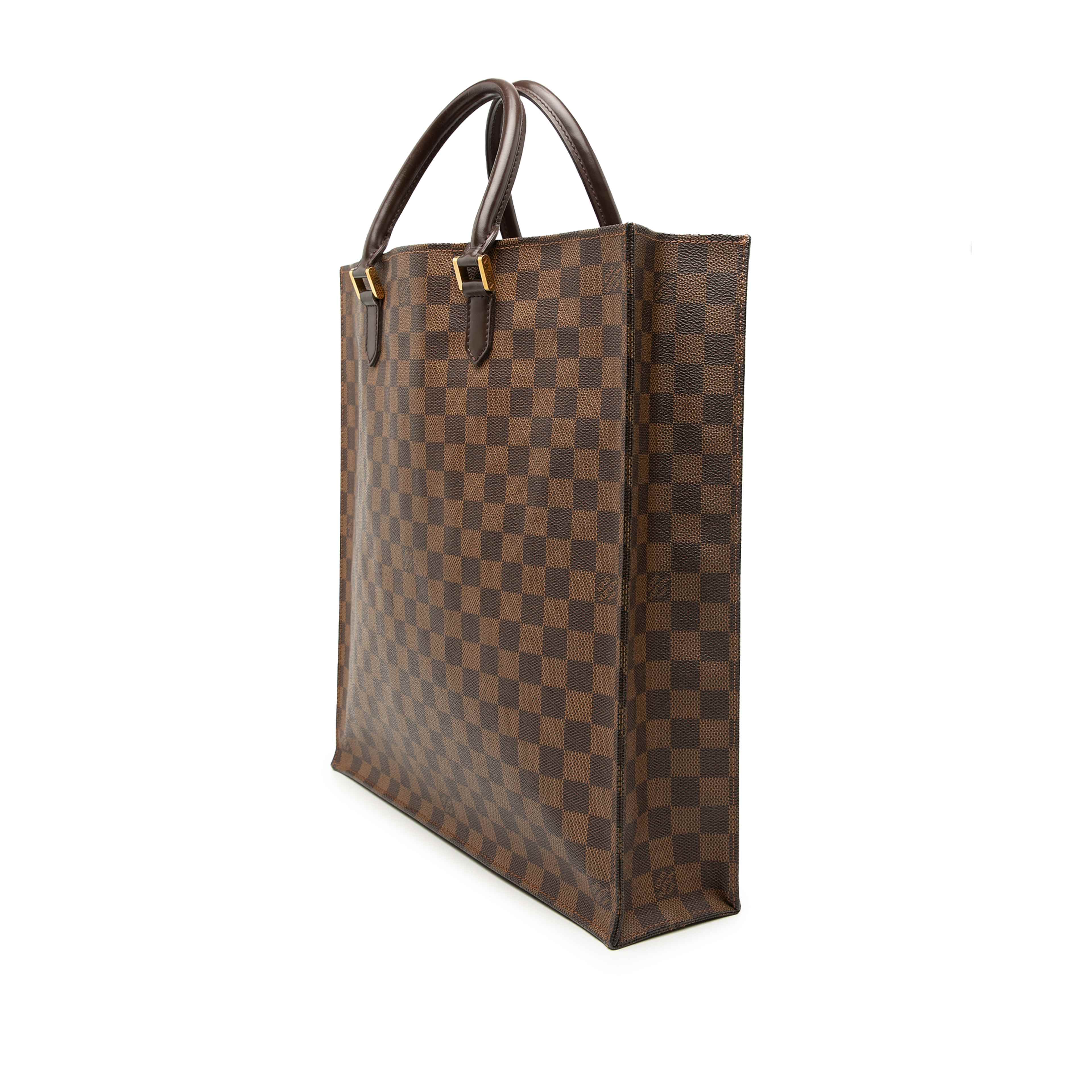 Louis Vuitton Damier Ebene Sac Plat, från Luxclusif, i färgen brown. Klicka för att öppna bilden i stort format