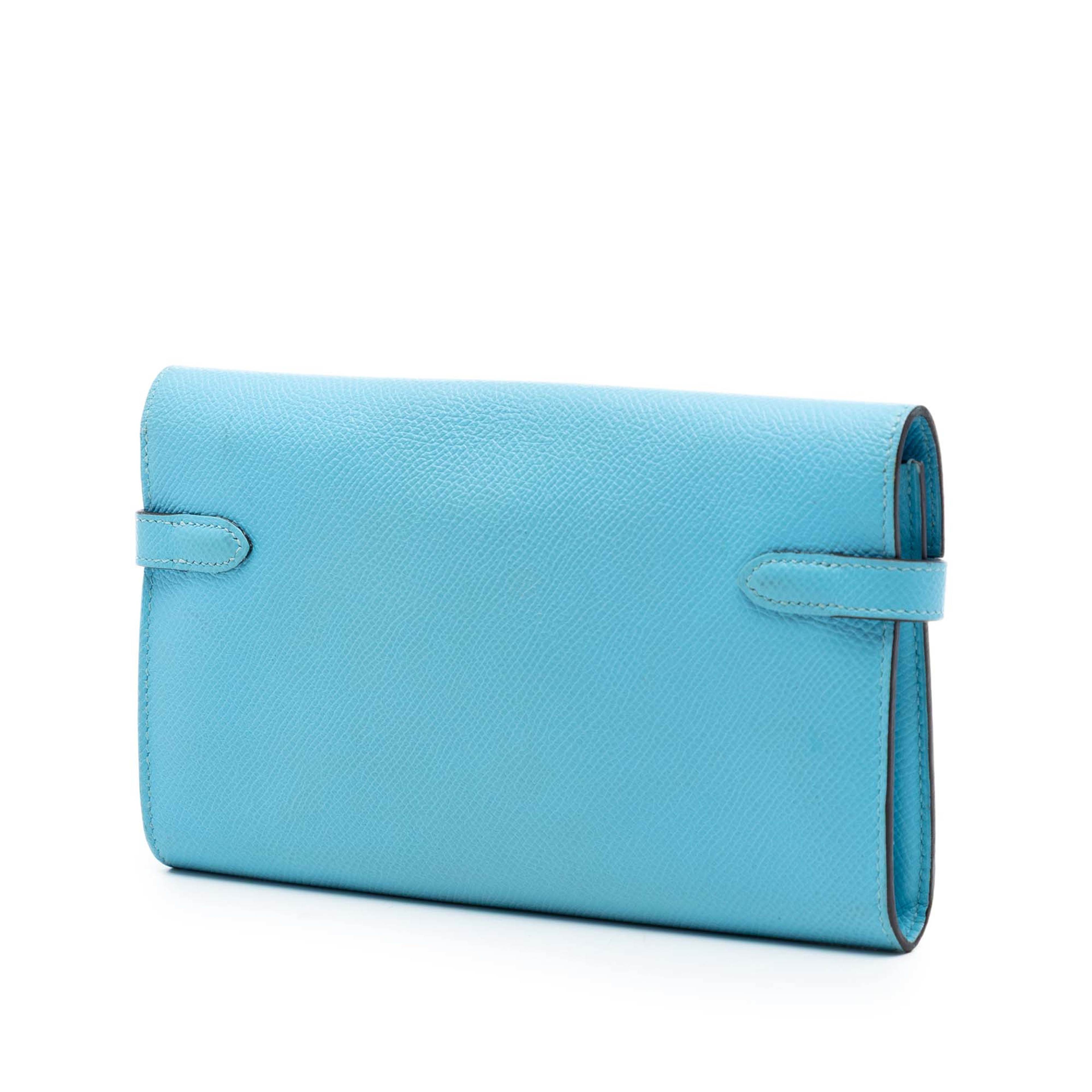 Hermès Epsom Kelly Longue Wallet, från Luxclusif, i färgen light blue. Klicka för att öppna bilden i stort format