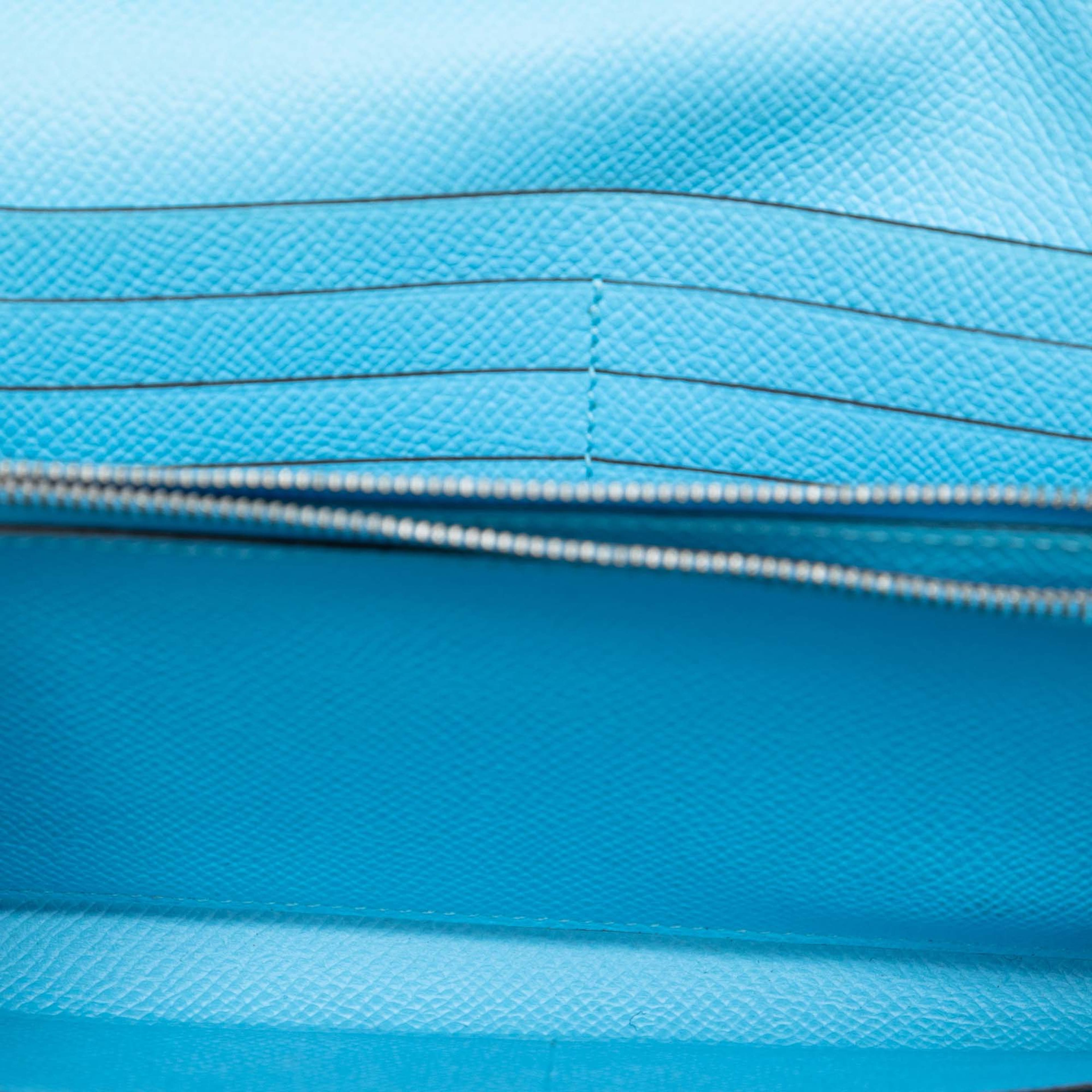 Hermès Epsom Kelly Longue Wallet, från Luxclusif, i färgen light blue. Klicka för att öppna bilden i stort format