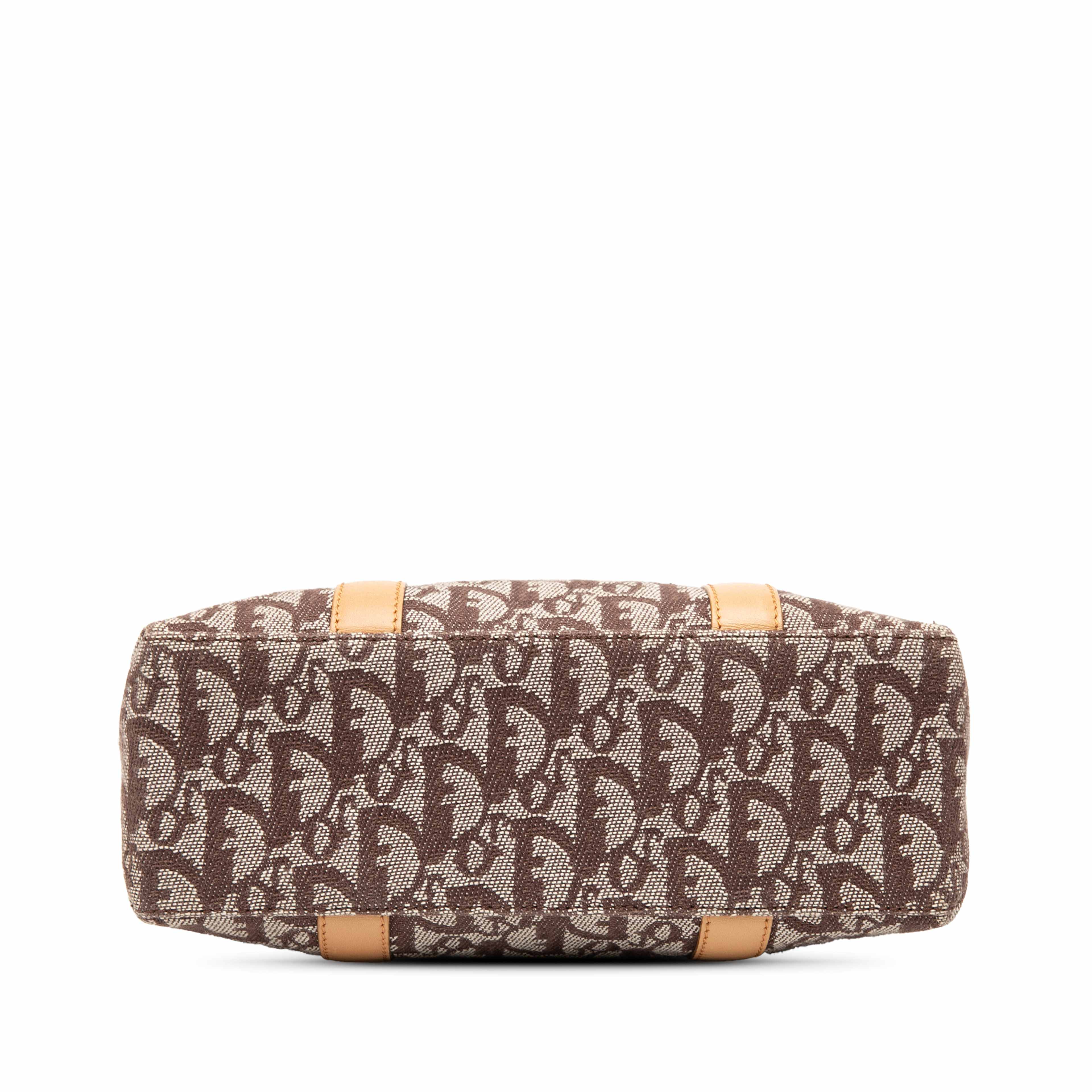 Dior Diorissimo Trotter Canvas Tote, från Luxclusif, i färgen brown. Klicka för att öppna bilden i stort format