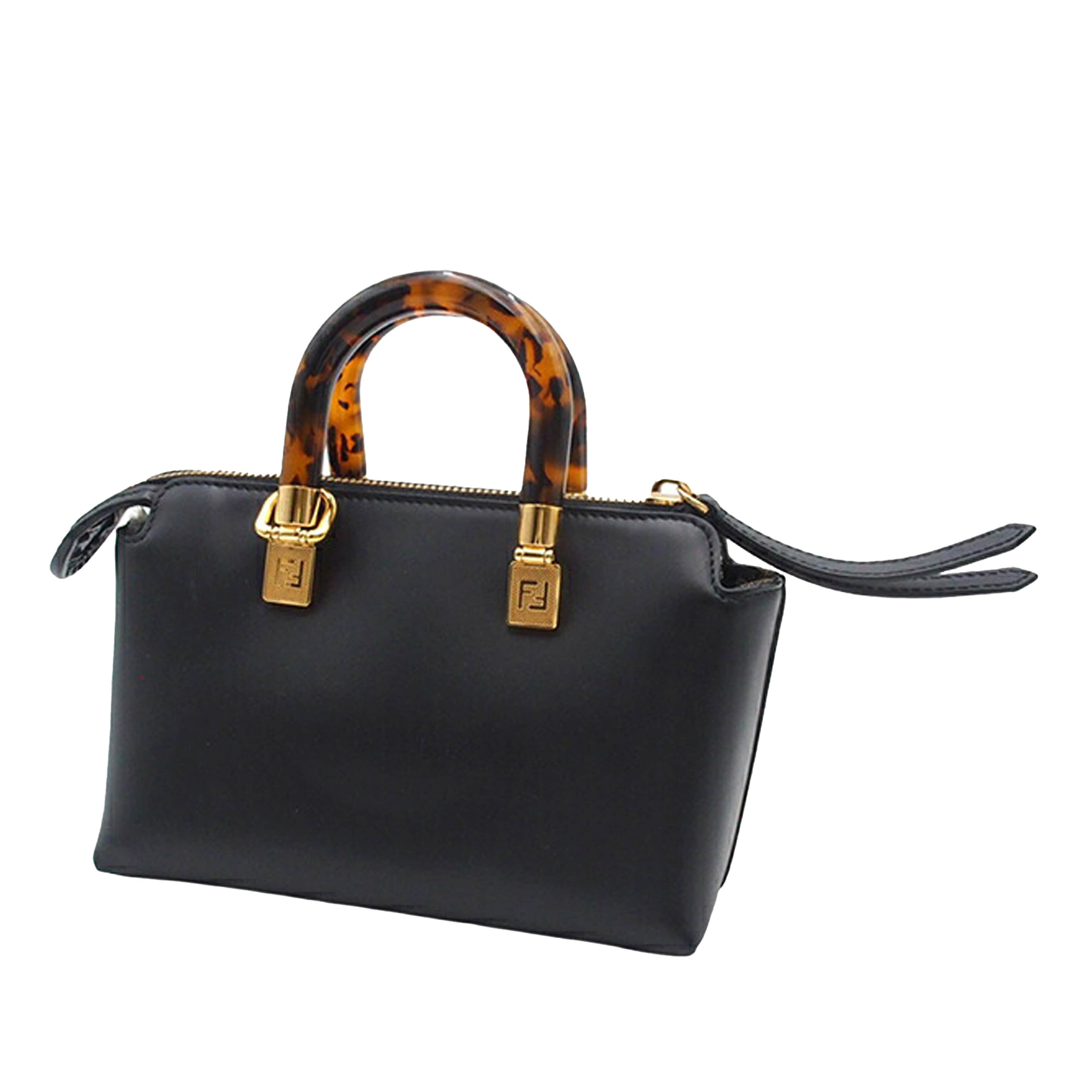 Fendi Mini Leather By The Way Satchel, från Luxclusif, i färgen black. Klicka för att öppna bilden i stort format