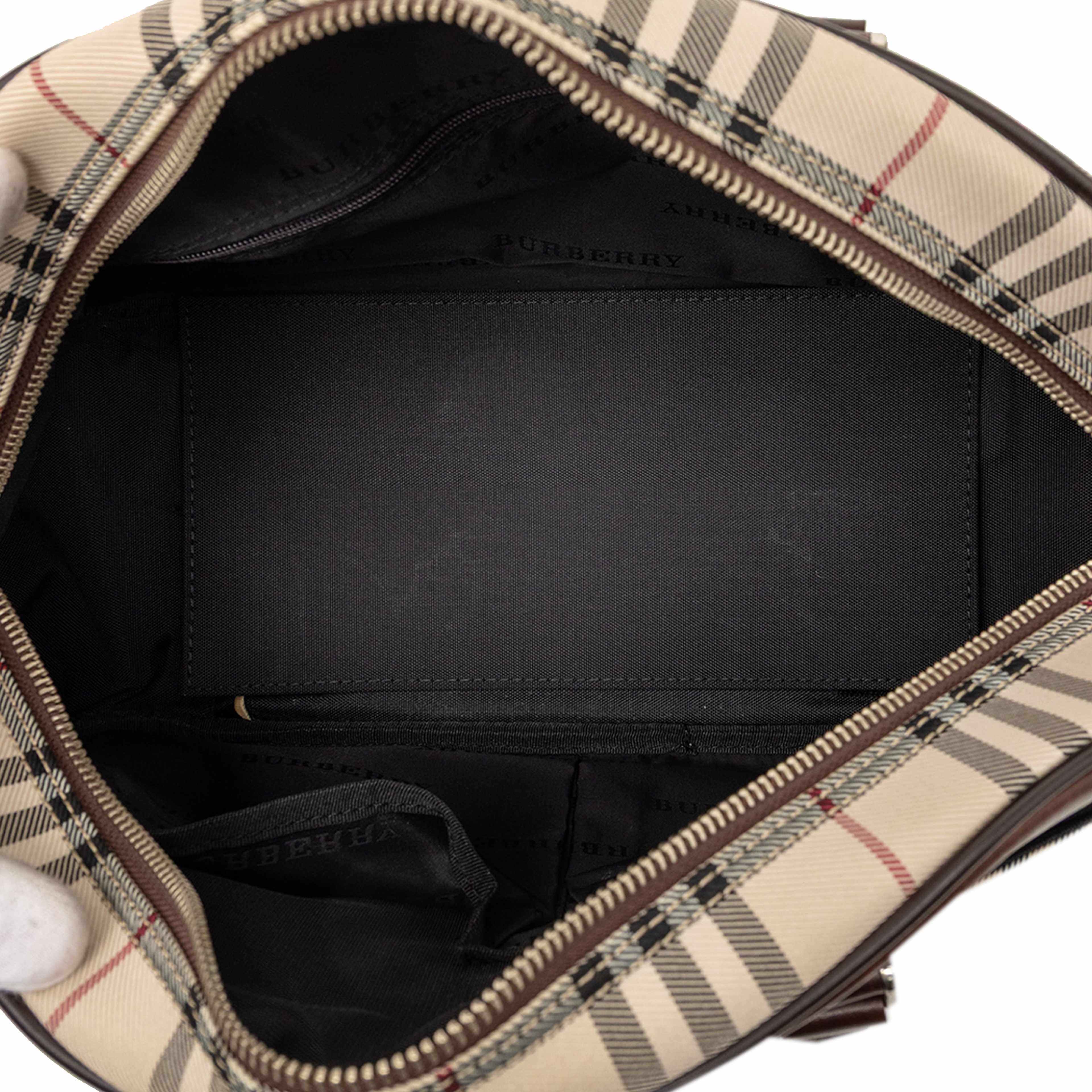 Burberry House Check Canvas Handbag, från Luxclusif, i färgen beige. Klicka för att öppna bilden i stort format