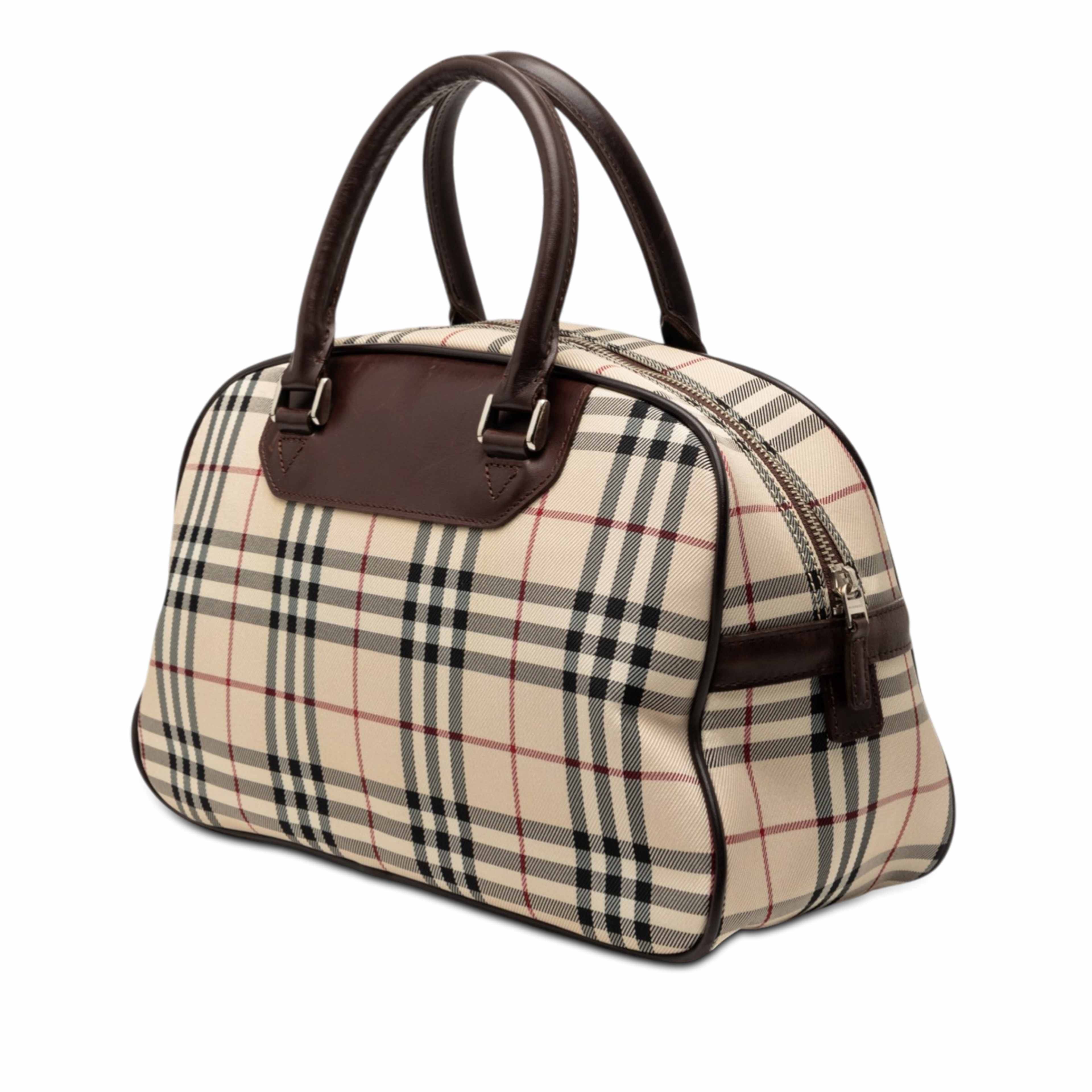 Burberry House Check Canvas Handbag, från Luxclusif, i färgen beige. Klicka för att öppna bilden i stort format