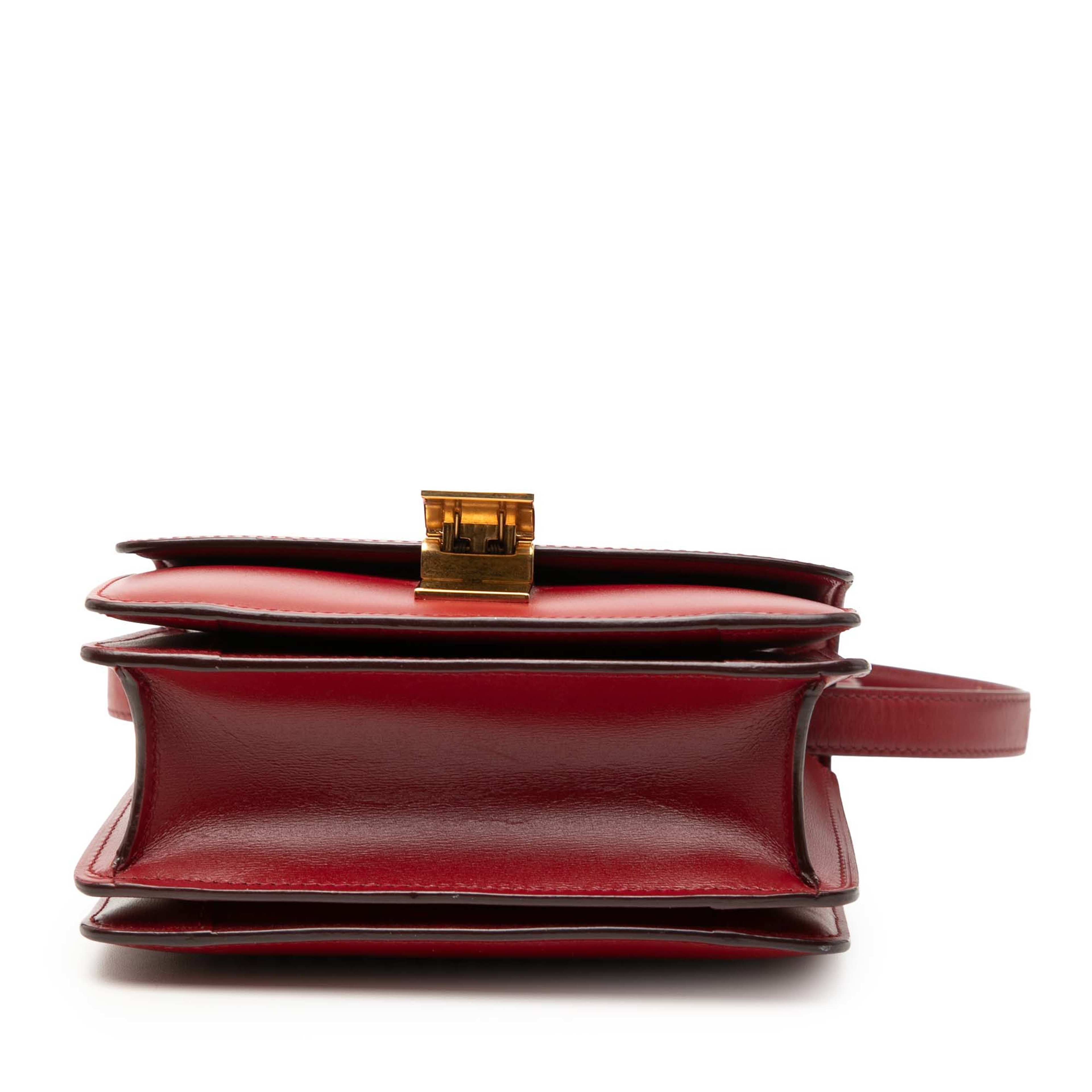 Celine Small Calfskin Classic Box, från Luxclusif, i färgen red. Klicka för att öppna bilden i stort format