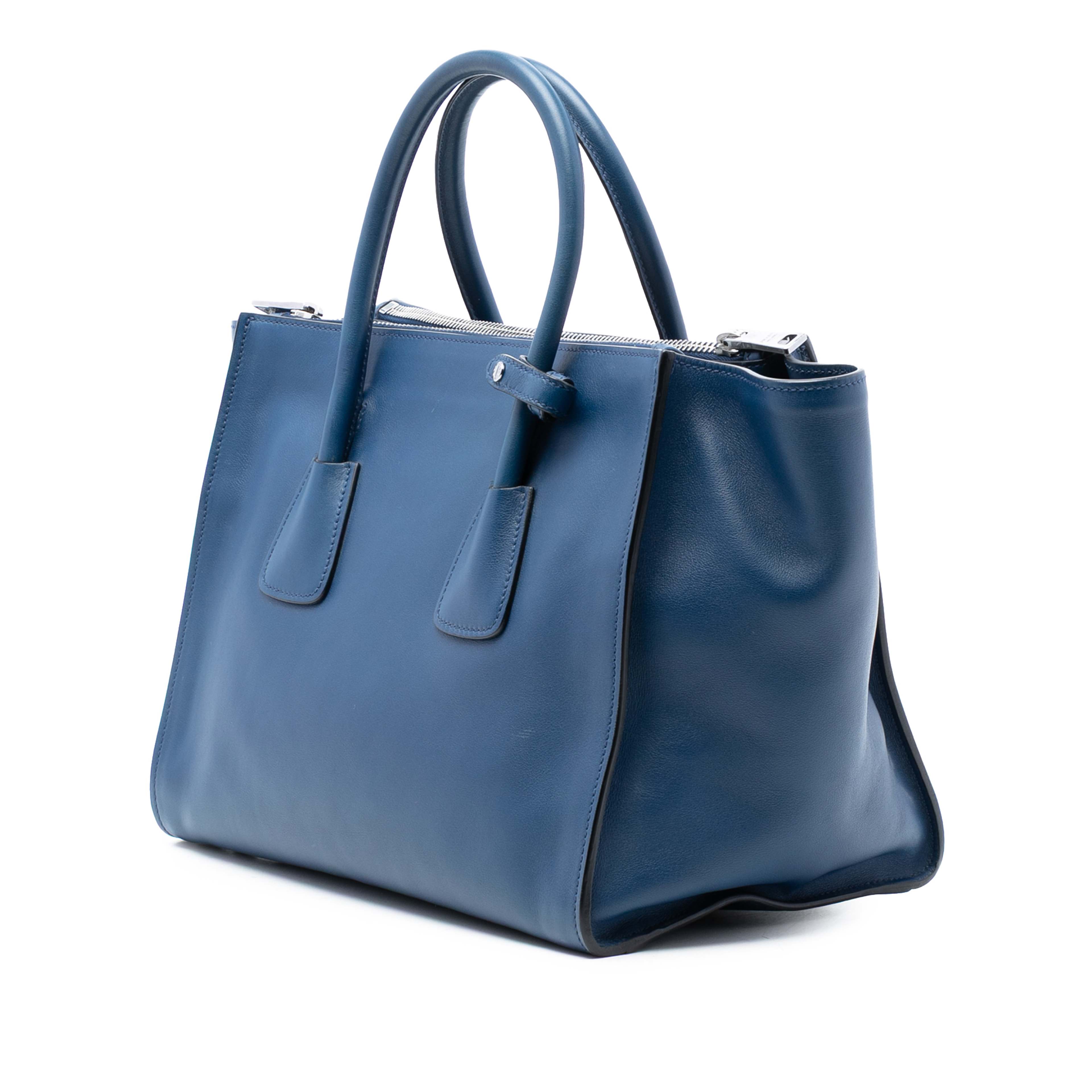 Prada Glace Calf Twin Pocket Double Handle Satchel, från Luxclusif, i färgen blue. Klicka för att öppna bilden i stort format