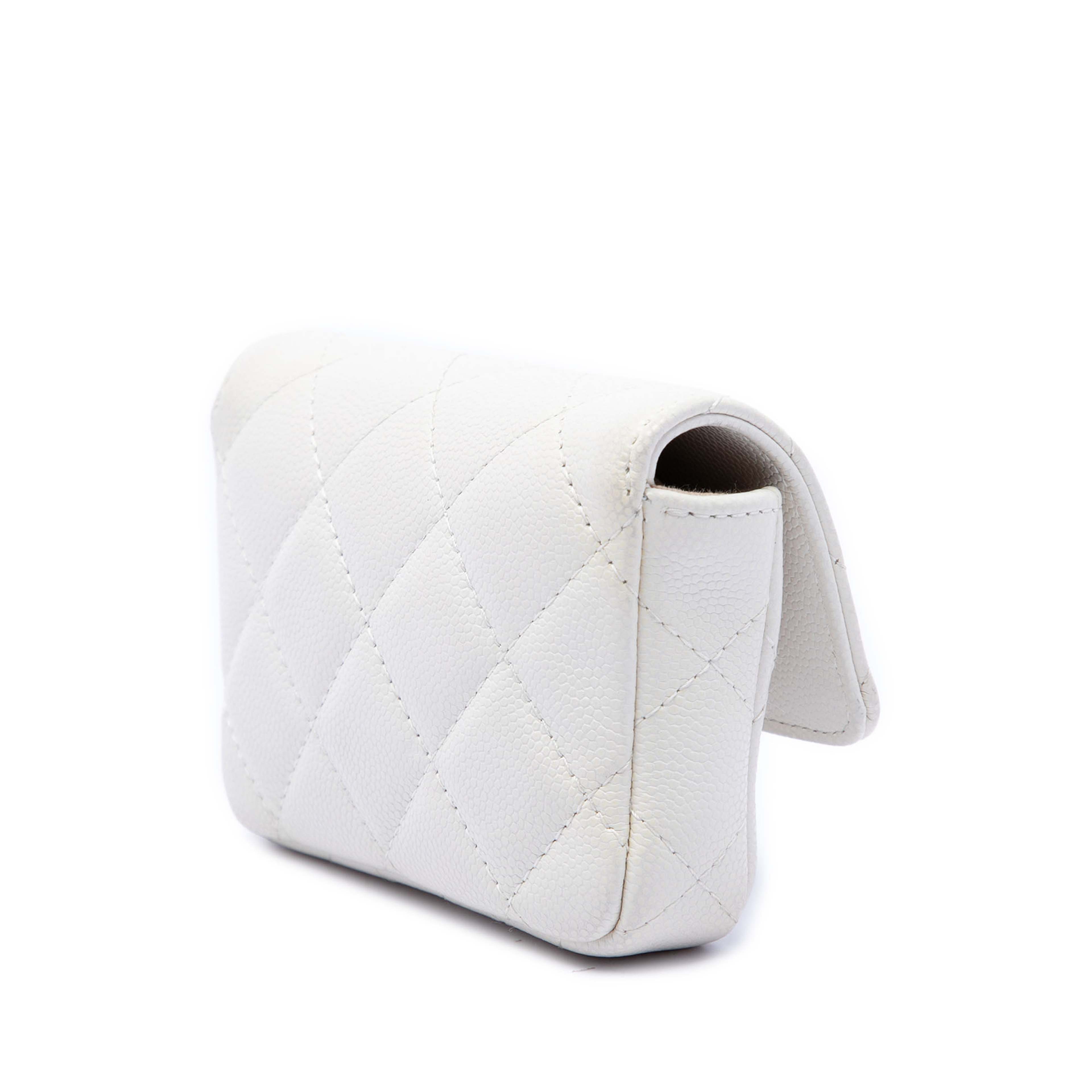 Chanel Quilted Caviar Twist Your Buttons Flap Chain Belt Bag, från Luxclusif, i färgen vit. Klicka för att öppna bilden i stort format