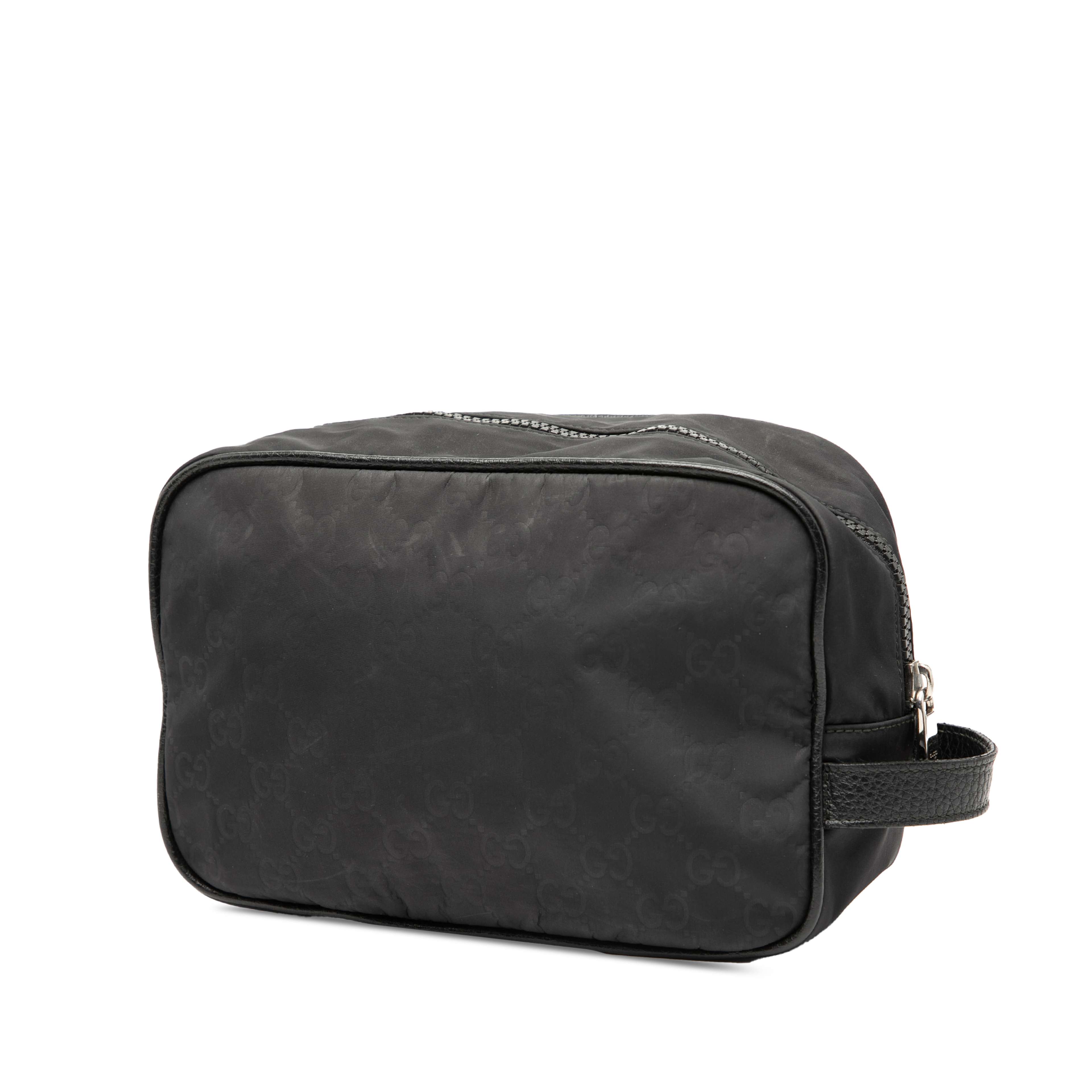 Gucci Gg Nylon Toiletry Pouch, från Luxclusif, i färgen black. Klicka för att öppna bilden i stort format