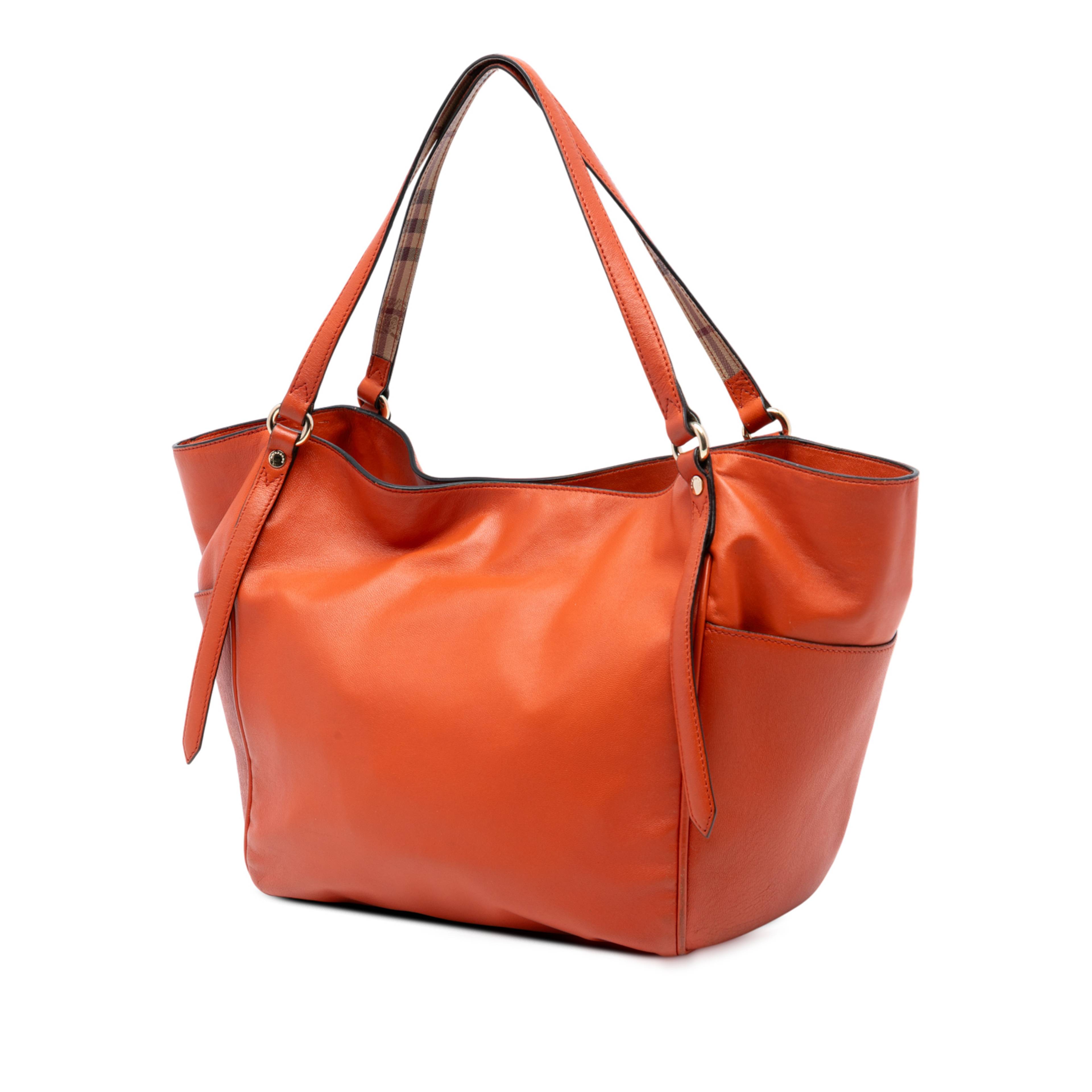 Burberry Small Leather Canterbury Tote, från Luxclusif, i färgen orange. Klicka för att öppna bilden i stort format