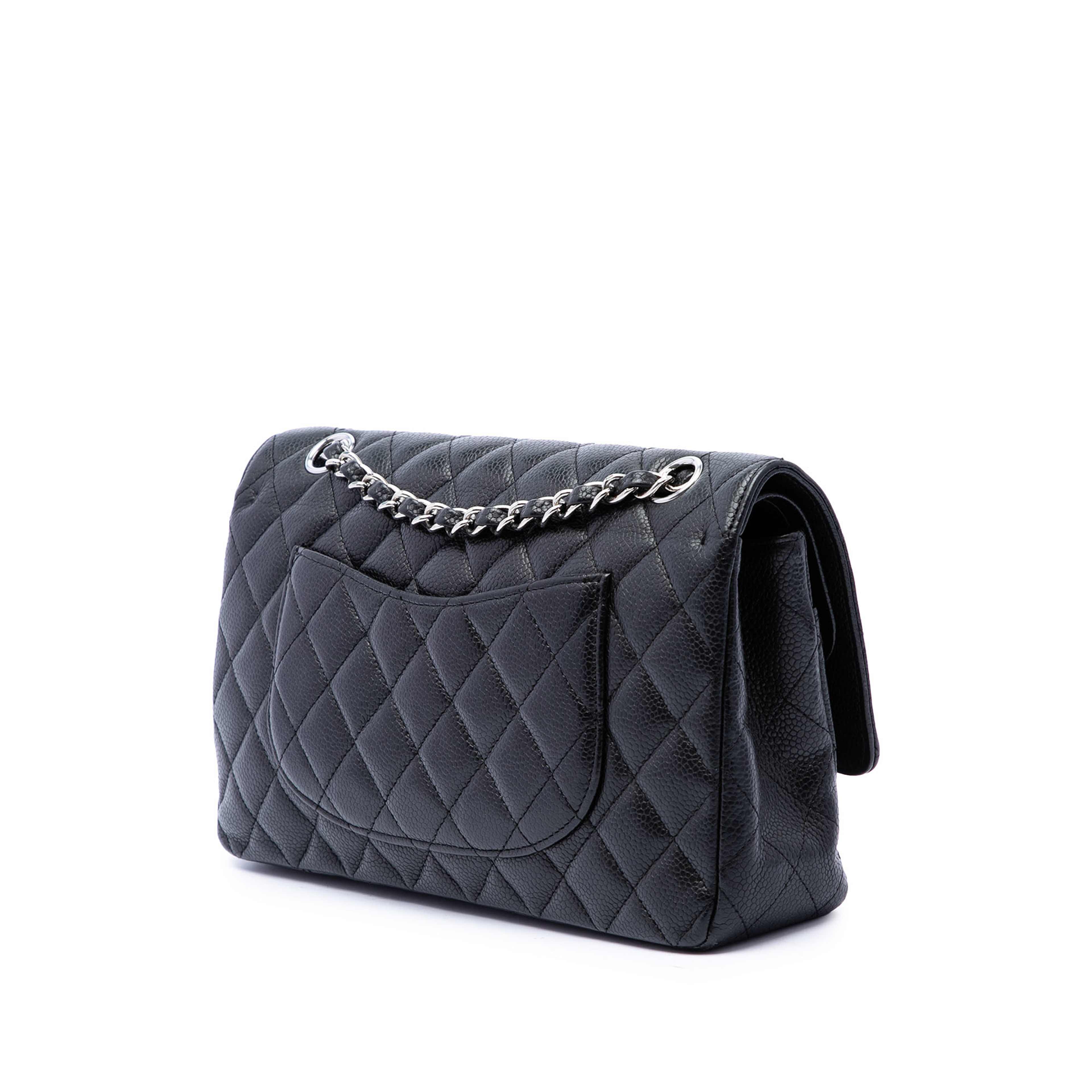 Chanel Medium Classic Caviar Double Flap, från Luxclusif, i färgen svart. Klicka för att öppna bilden i stort format
