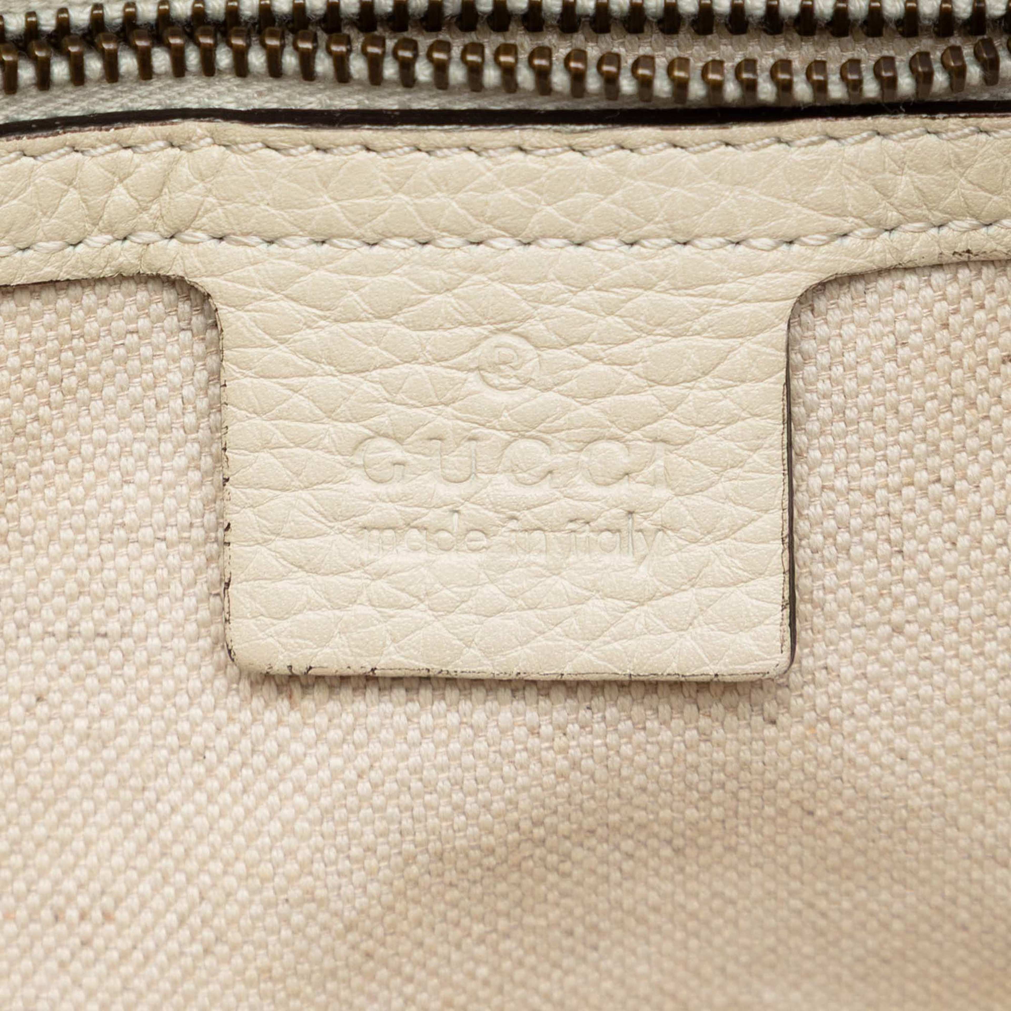 Gucci Medium Pebbled Calfskin Twill Tote, från Luxclusif, i färgen white. Klicka för att öppna bilden i stort format