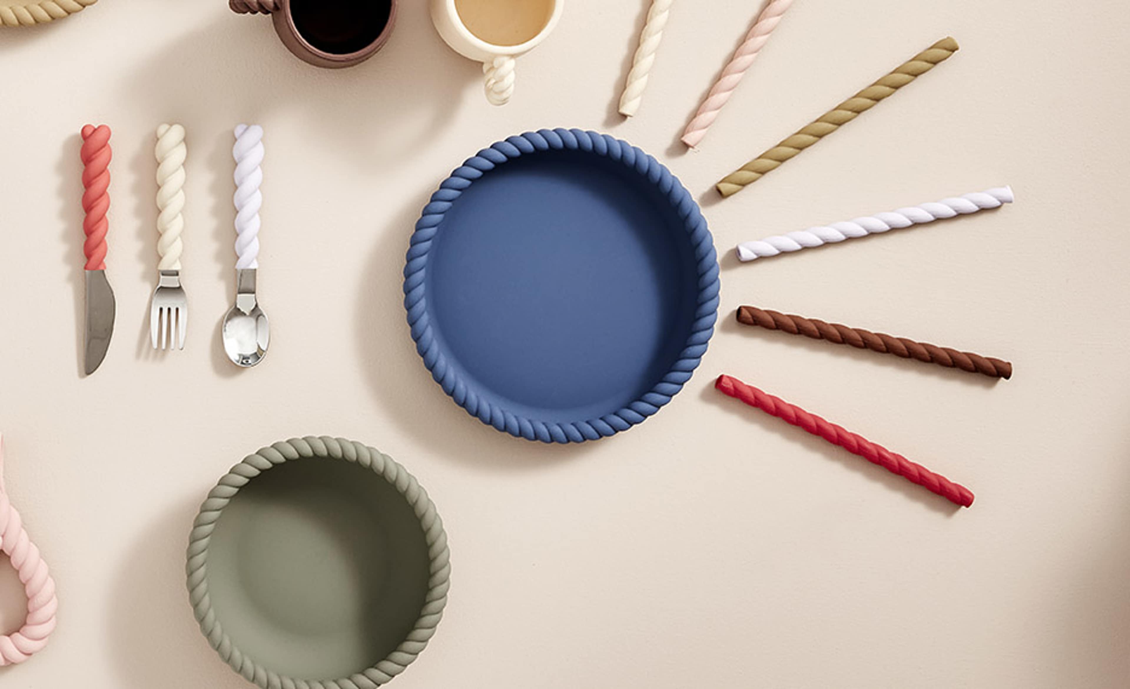 Mellow Plate & Bowl, från OYOY Mini, i färgen blue/olive. Klicka för att öppna bilden i stort format