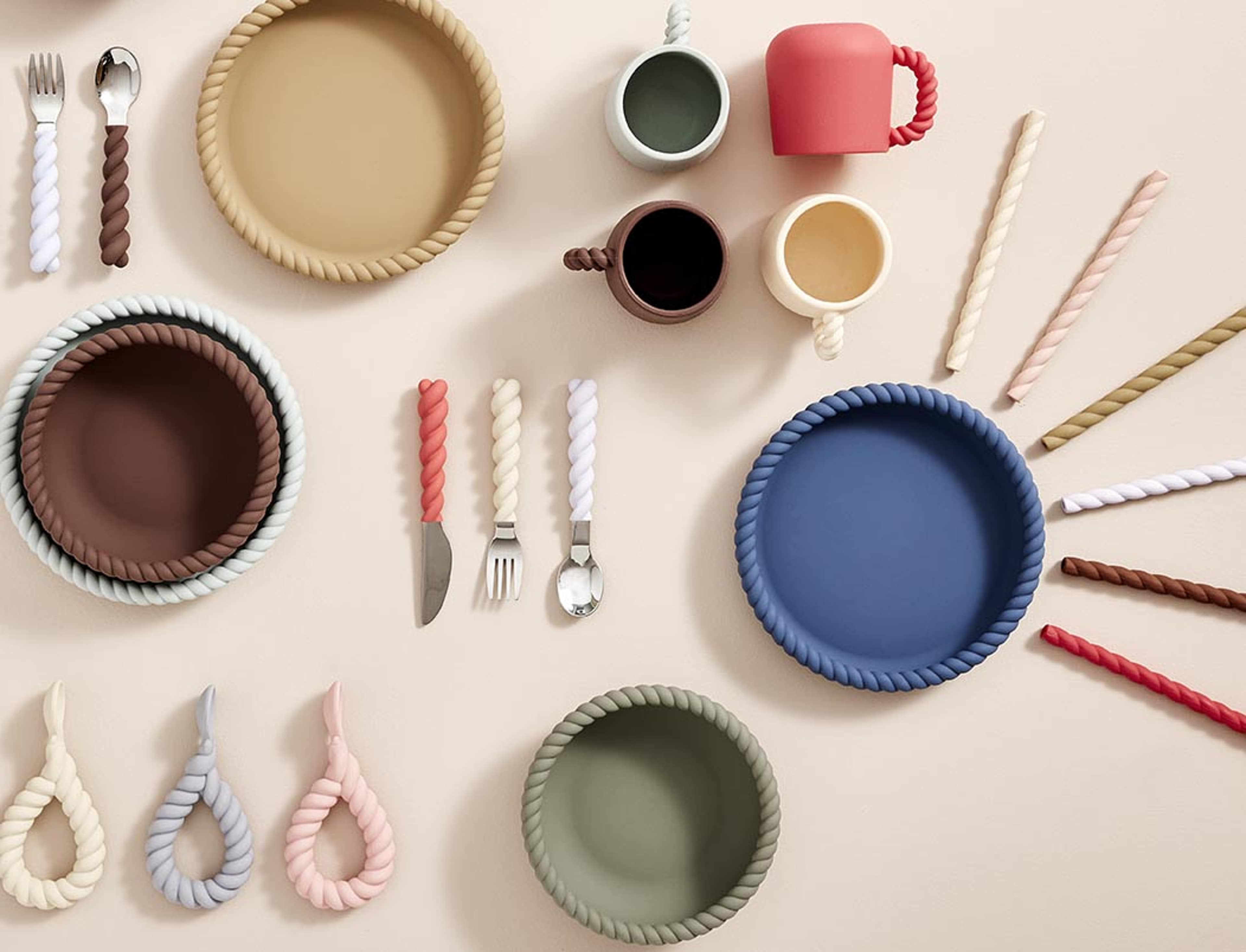 Mellow Plate & Bowl, från OYOY Mini, i färgen blue/olive. Klicka för att öppna bilden i stort format