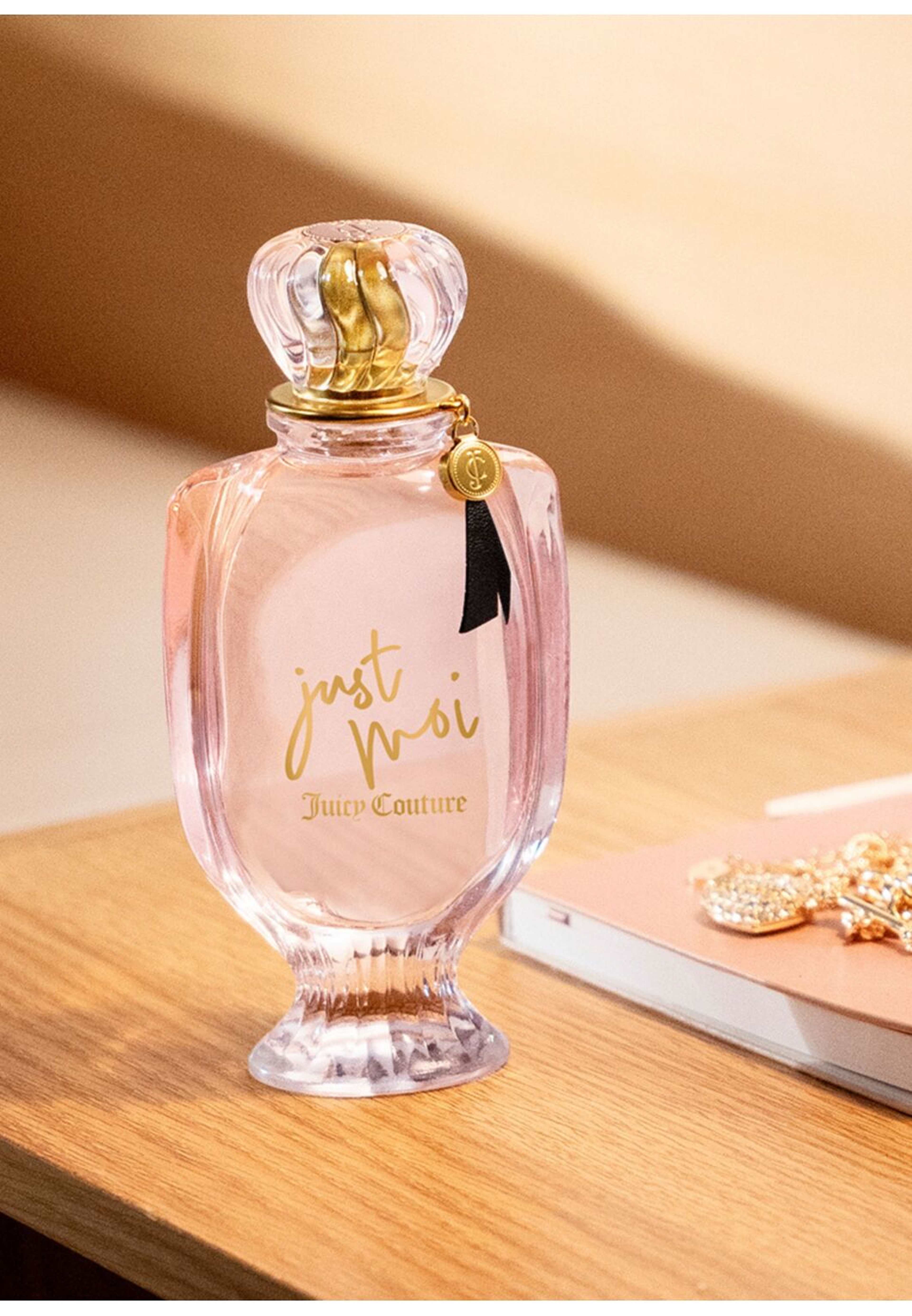Just Moi Eau de Parfum, från Juicy Couture. Klicka för att öppna bilden i stort format