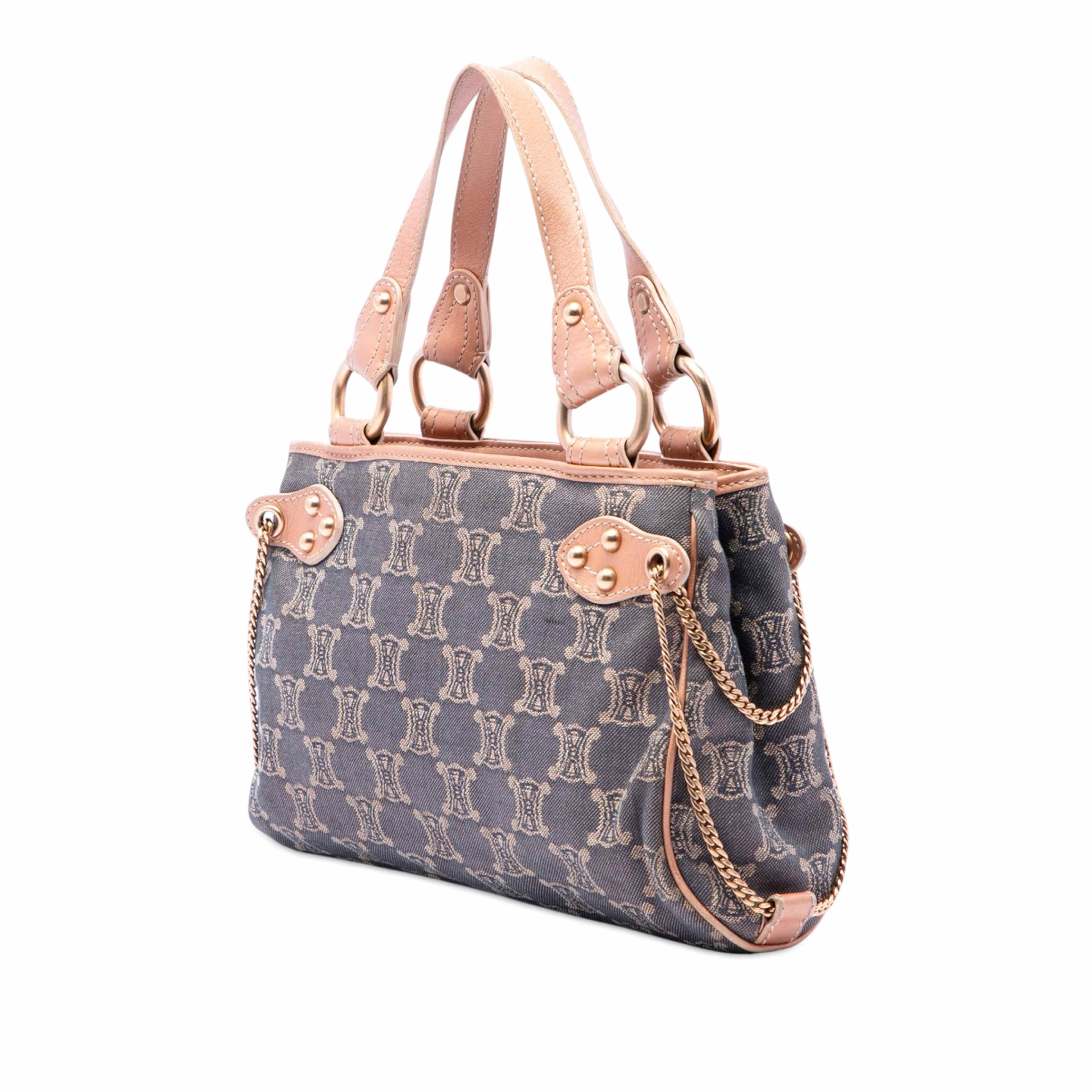 Celine Macadam Denim Handbag, från Luxclusif, i färgen blå. Klicka för att öppna bilden i stort format