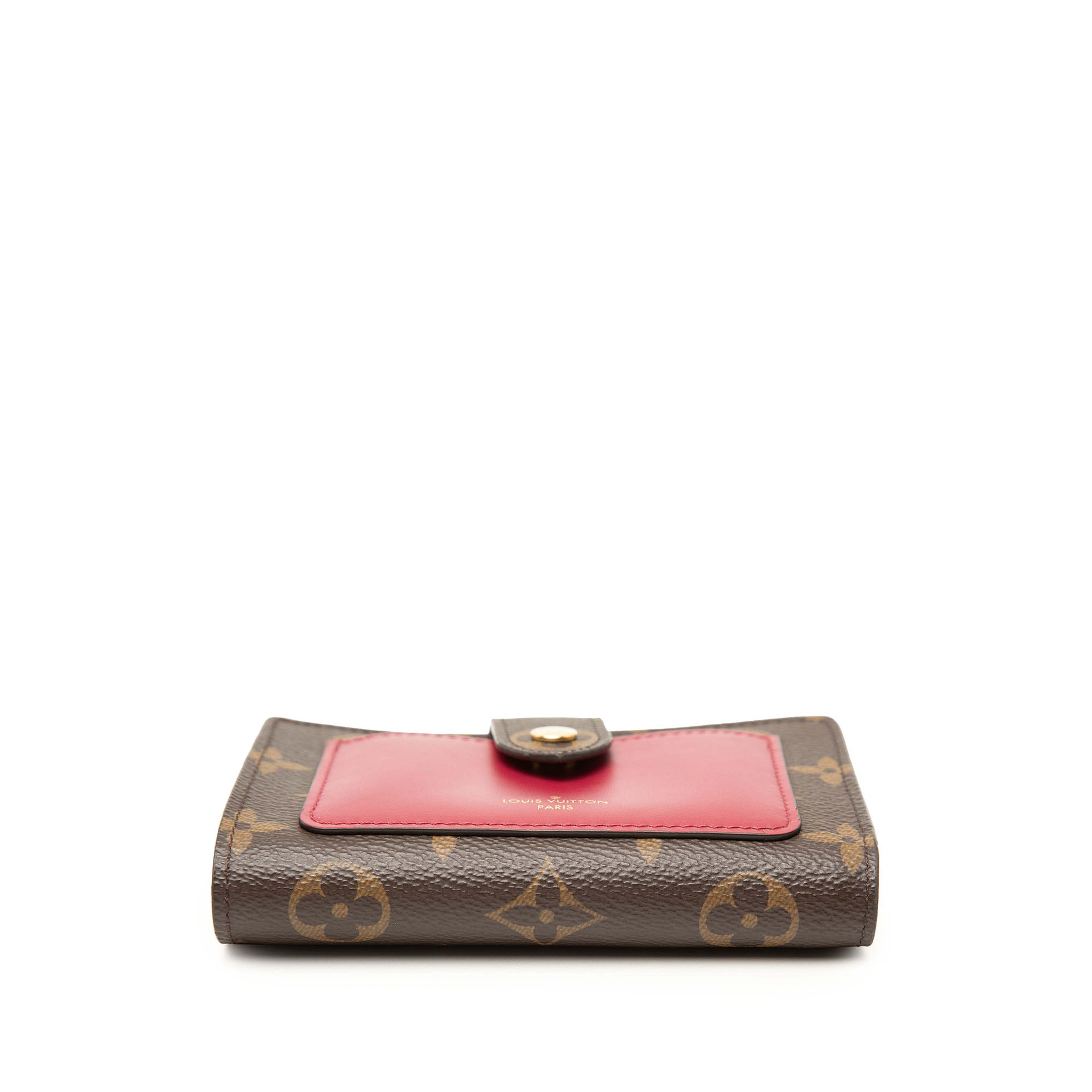Louis Vuitton Monogram Juliette Wallet, från Luxclusif, i färgen brown. Klicka för att öppna bilden i stort format