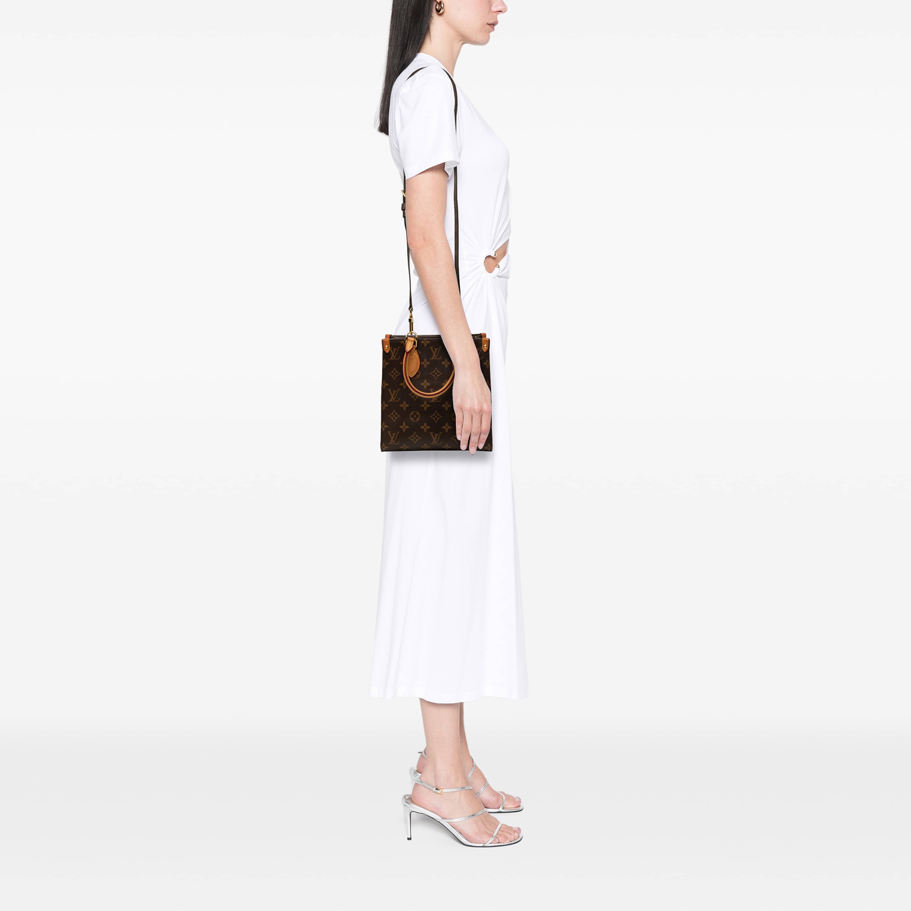 Louis Vuitton Monogram Sac Plat Bb, från Luxclusif, i färgen brun. Klicka för att öppna bilden i stort format