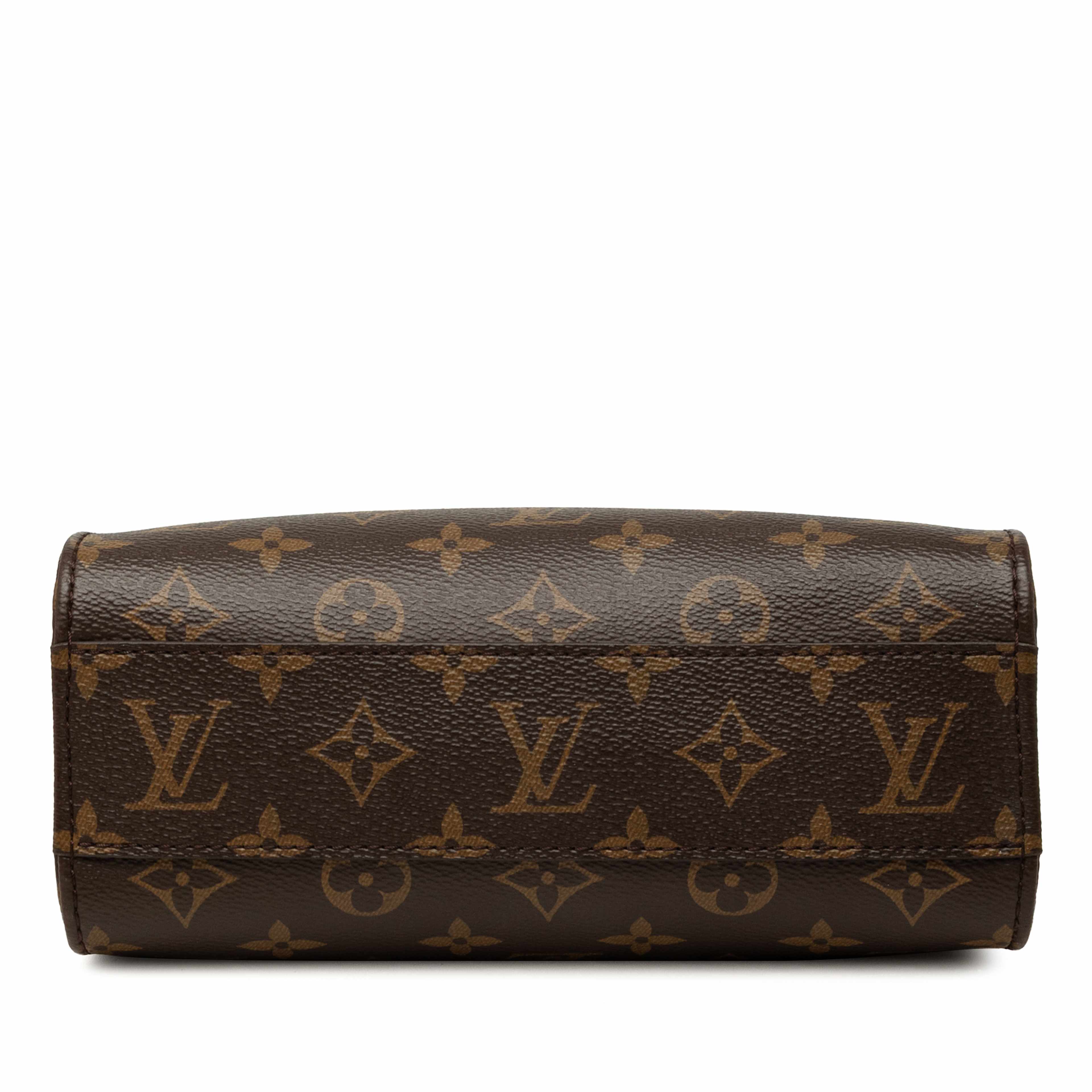 Louis Vuitton Monogram Sac Plat Bb, från Luxclusif, i färgen brun. Klicka för att öppna bilden i stort format