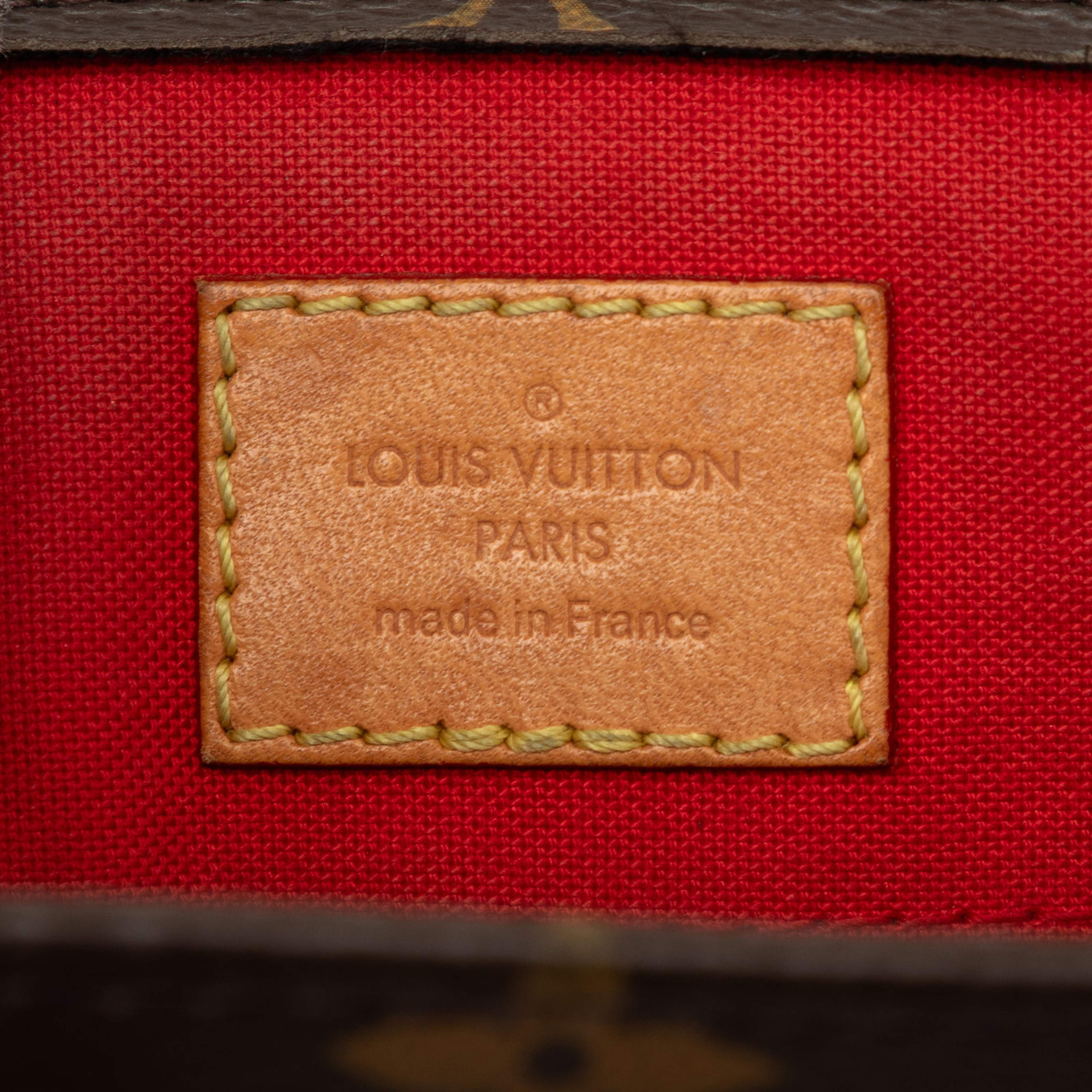 Louis Vuitton Monogram Sac Plat Bb, från Luxclusif, i färgen brun. Klicka för att öppna bilden i stort format